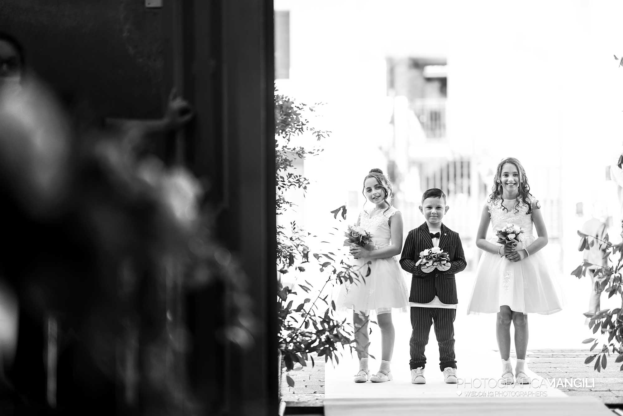 015 matrimonio reportage wedding ingresso chiesa damigelle paggetto rodano milano 015 matrimonio reportage wedding ingresso chiesa damigelle paggetto rodano milano