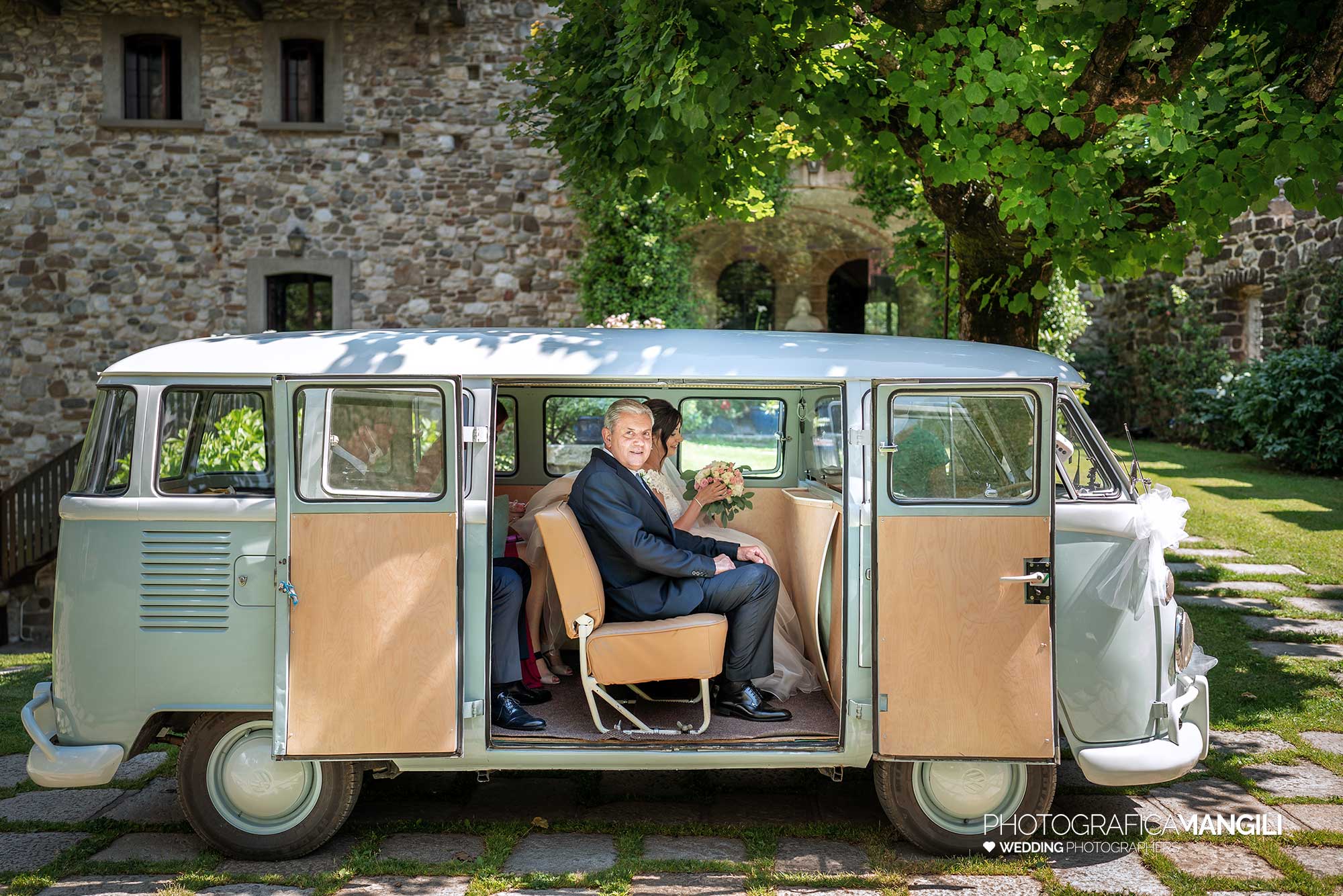 017 fotografo matrimonio reportage wedding arrivo sposa wolkswagen chiesa castello di rossino lecco como lake 017 fotografo matrimonio reportage wedding arrivo sposa wolkswagen chiesa castello di rossino lecco como lake