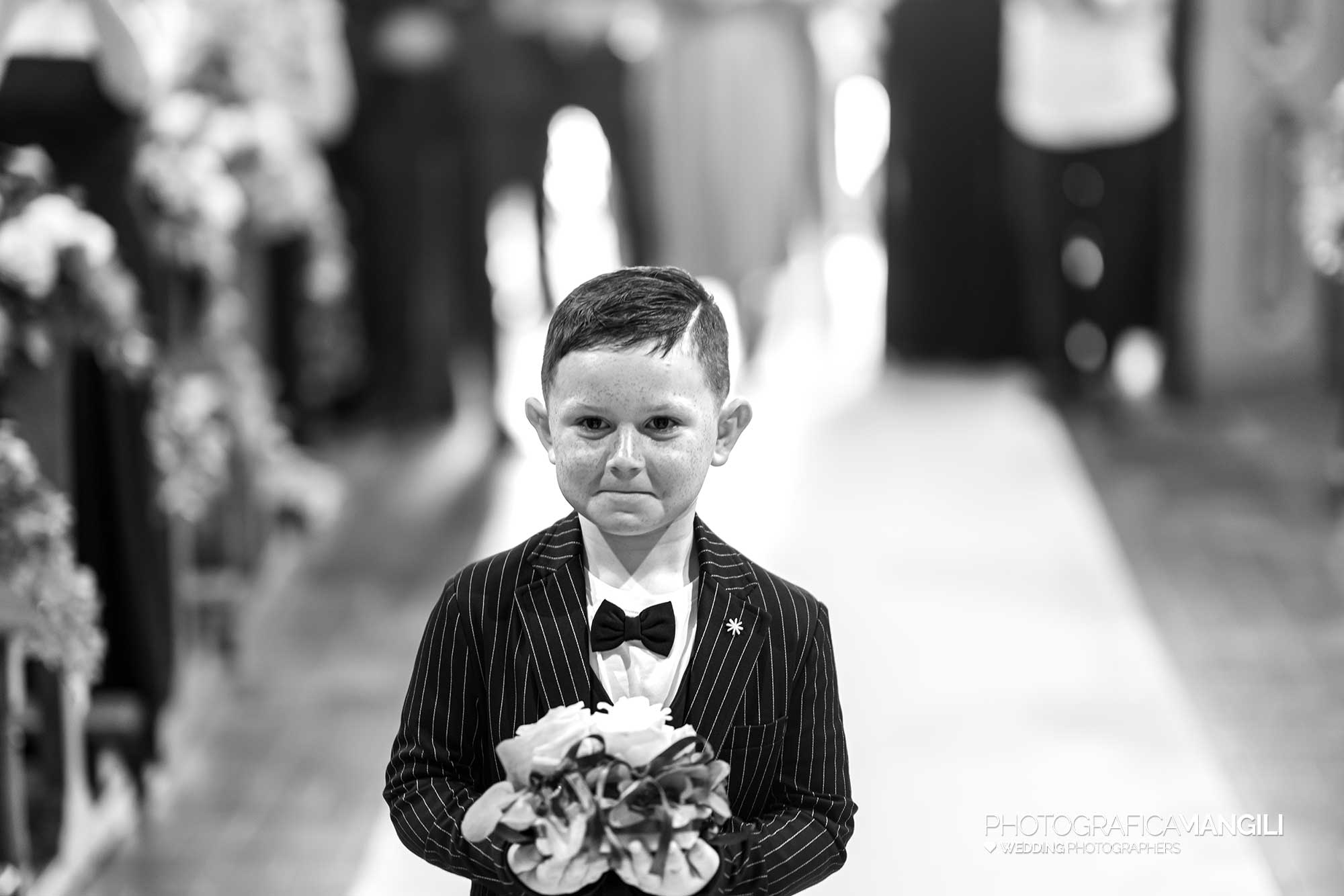 020 matrimonio reportage wedding ingresso chiesa paggetto rodano milano 020 matrimonio reportage wedding ingresso chiesa paggetto rodano milano