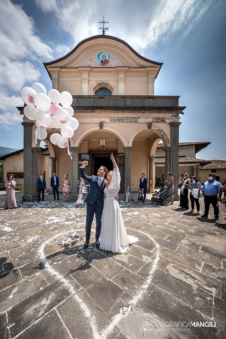 021 fotografo matrimonio reportage wedding chiesa sposi uscita lancio palloncini cisano bergamasco bergamo 021 fotografo matrimonio reportage wedding chiesa sposi uscita lancio palloncini cisano bergamasco bergamo