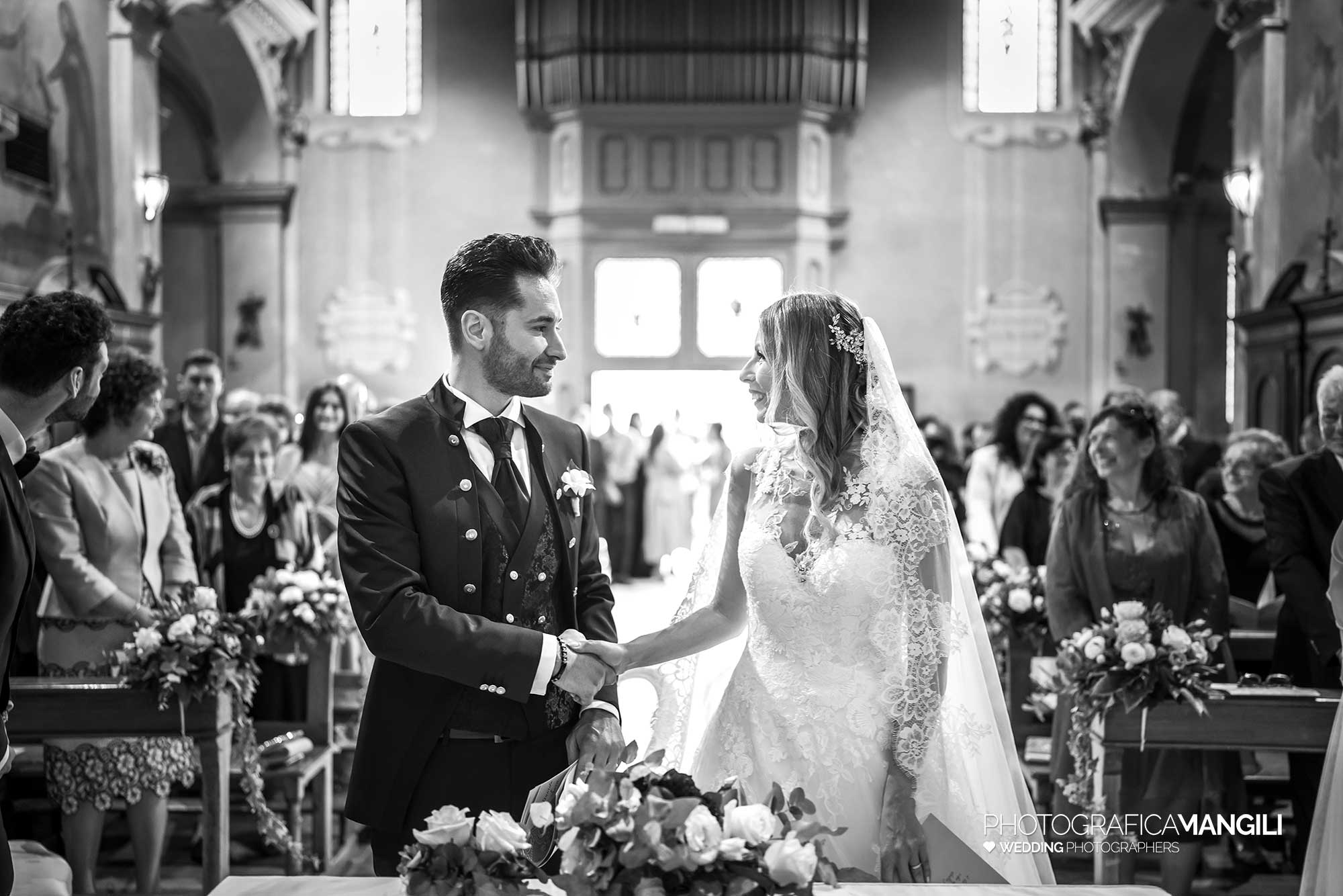 021 matrimonio reportage wedding ingresso chiesa cerimonia scambio pace rodano milano 021 matrimonio reportage wedding ingresso chiesa cerimonia scambio pace rodano milano