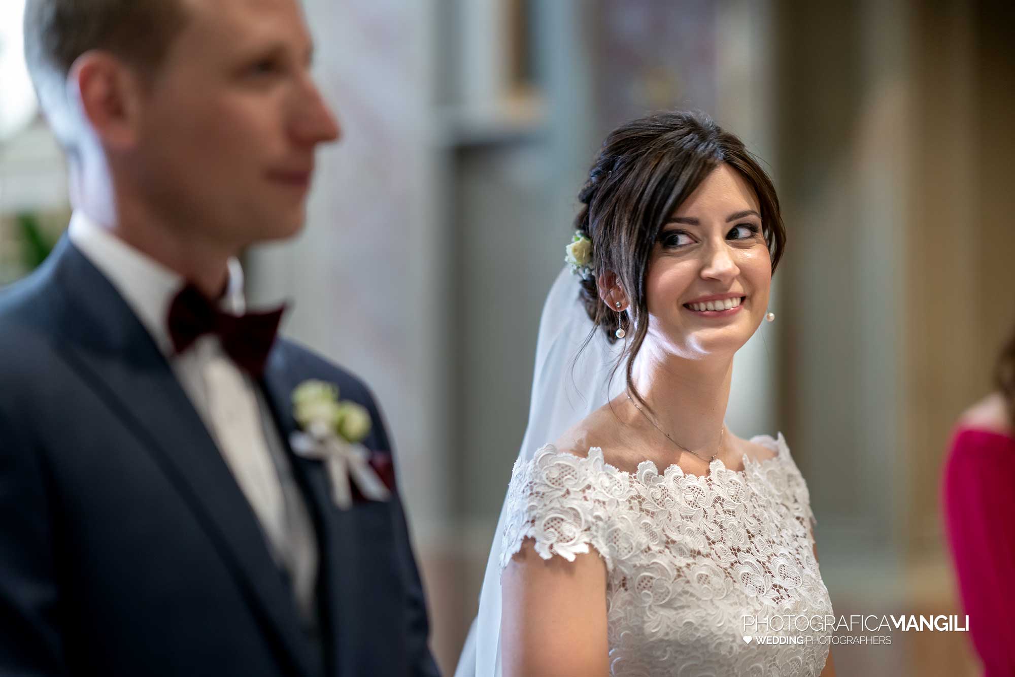 022 fotografo matrimonio reportage wedding sguardo sposa rito religioso chiesa rossino lecco como lake 022 fotografo matrimonio reportage wedding sguardo sposa rito religioso chiesa rossino lecco como lake