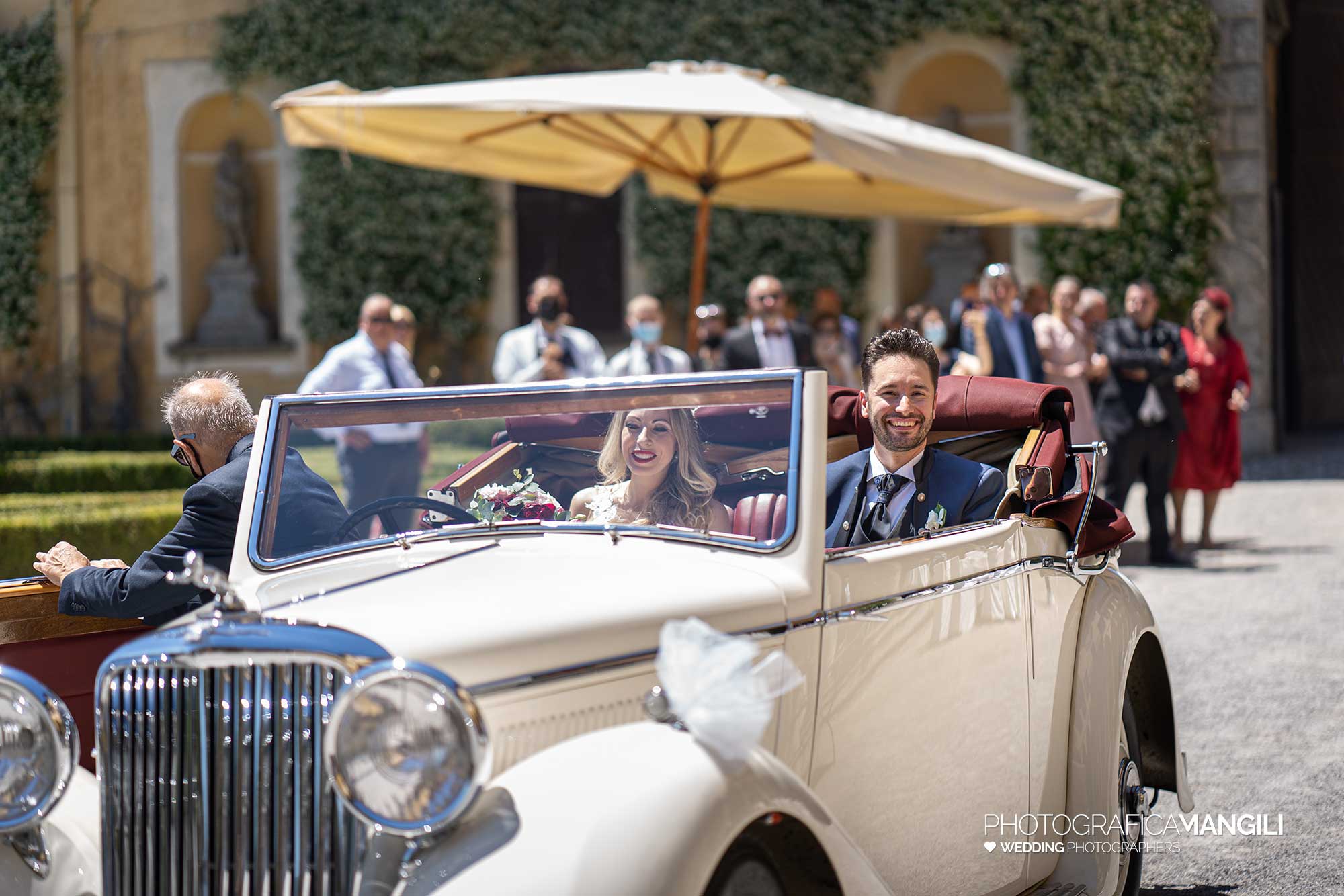 025 fotografo matrimonio reportage wedding ritratto sposi arrivo macchina villa orsini colonna imbersago lecco 025 fotografo matrimonio reportage wedding ritratto sposi arrivo macchina villa orsini colonna imbersago lecco