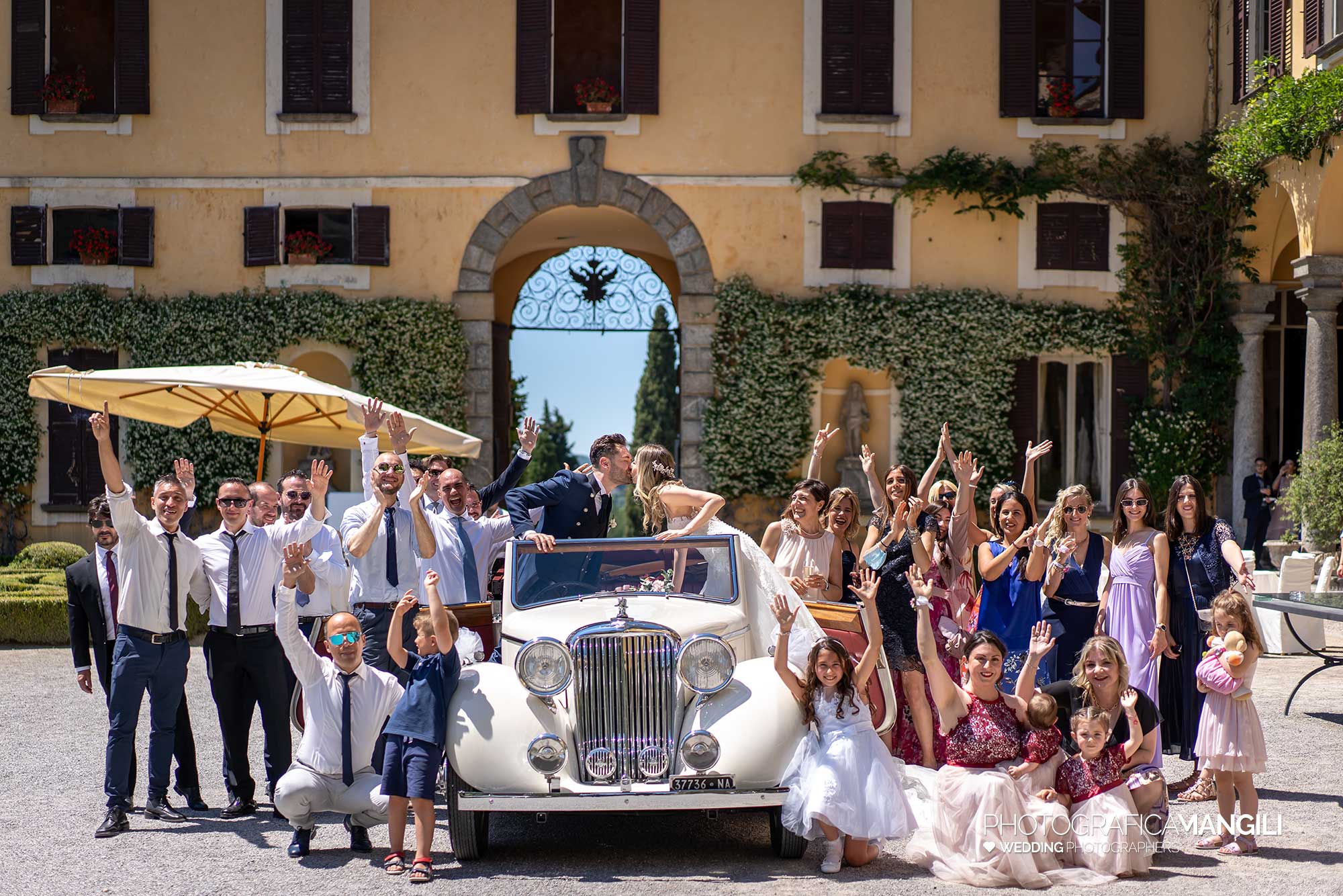 026 fotografo matrimonio reportage wedding ritratto arrivo macchina amici sposi villa orsini colonna imbersago lecco 026 fotografo matrimonio reportage wedding ritratto arrivo macchina amici sposi villa orsini colonna imbersago lecco