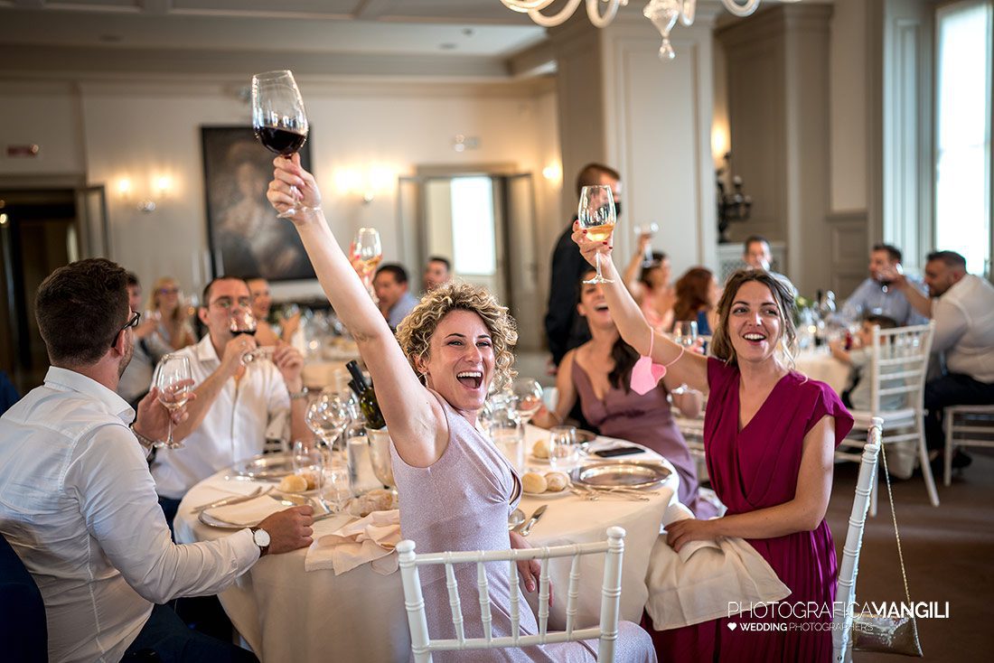 026 fotografo matrimonio reportage wedding ritratto sposi brindisi sala pranzo villa acquaroli carvico bergamo 026 fotografo matrimonio reportage wedding ritratto sposi brindisi sala pranzo villa acquaroli carvico bergamo