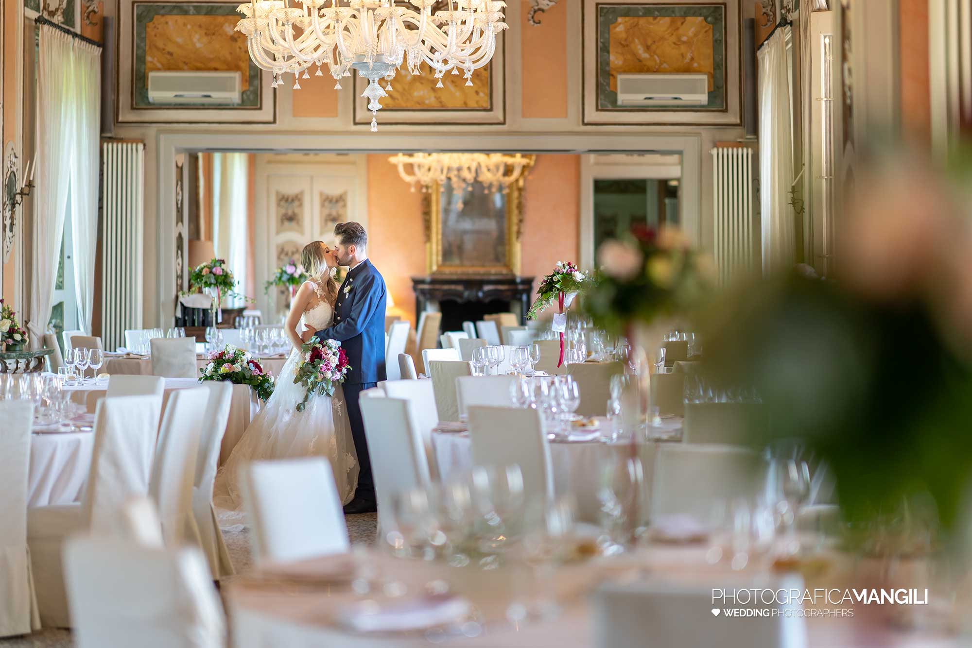 027 fotografo matrimonio reportage wedding ritratto sposi villa orsini colonna sala pranzo imbersago lecco 027 fotografo matrimonio reportage wedding ritratto sposi villa orsini colonna sala pranzo imbersago lecco