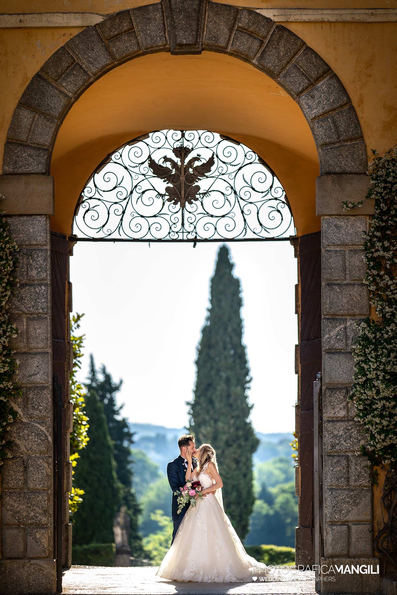 036 fotografo matrimonio reportage wedding ritratto sposi bacio romantico villa orsini colonna imbersago lecco 036 fotografo matrimonio reportage wedding ritratto sposi bacio romantico villa orsini colonna imbersago lecco