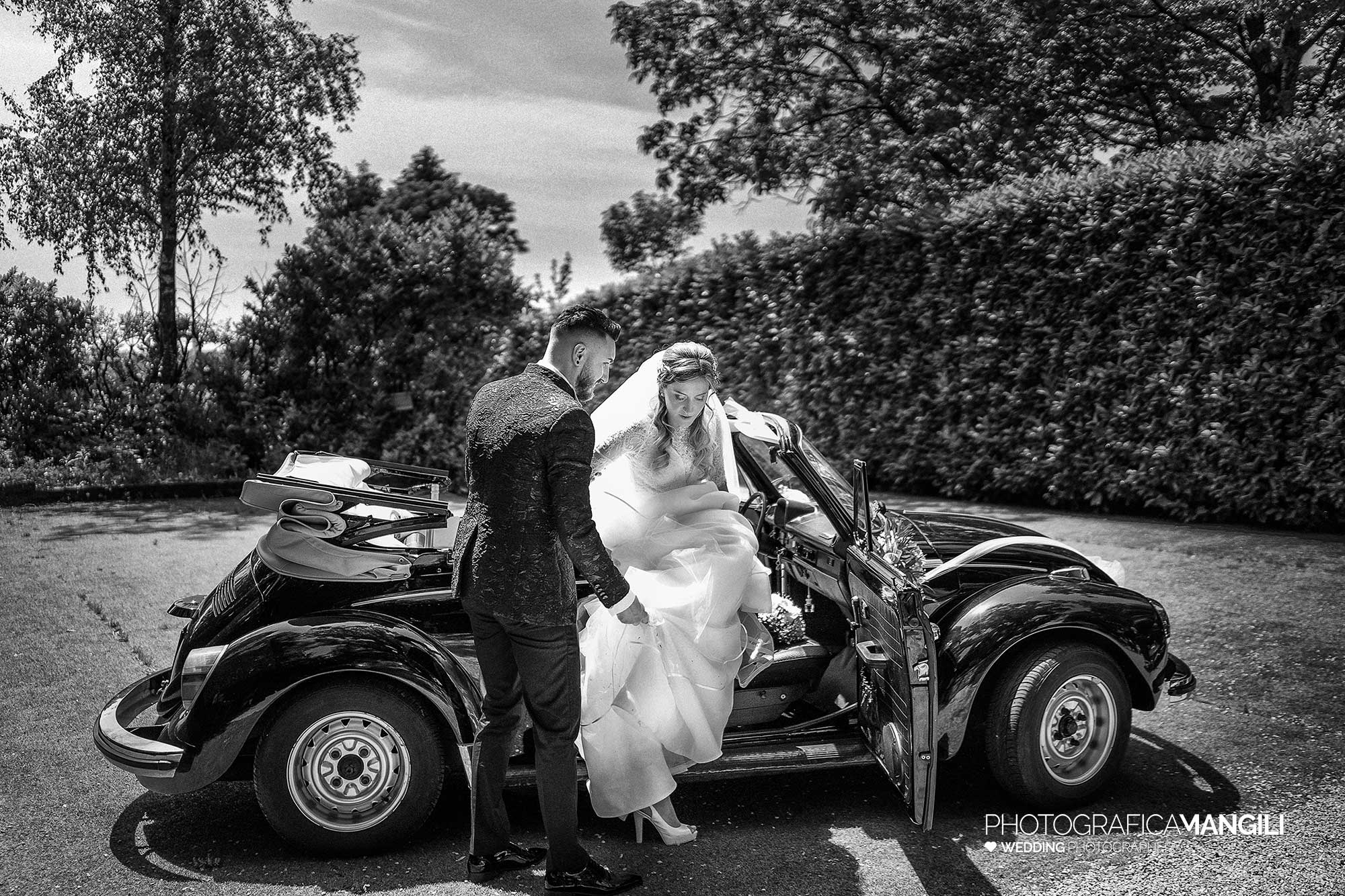 037 fotografo matrimonio reportage wedding arrivo sposi auto maggiolone brianza lecco 037 fotografo matrimonio reportage wedding arrivo sposi auto maggiolone brianza lecco