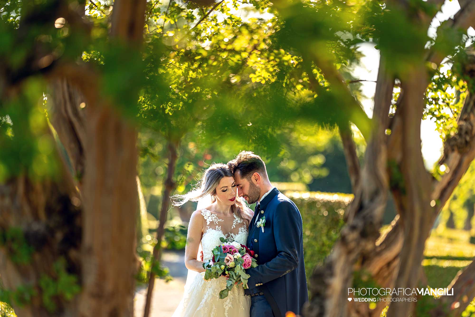 040 fotografo matrimonio reportage wedding ritratto romantico controluce sposi villa orsini colonna imbersago lecco 040 fotografo matrimonio reportage wedding ritratto romantico controluce sposi villa orsini colonna imbersago lecco