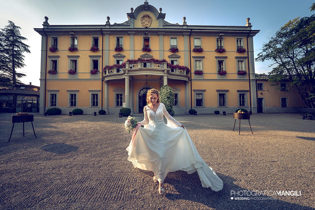 040 fotografo matrimonio reportage wedding ritratto sposa abito villa acquaroli carvico bergamo 040 fotografo matrimonio reportage wedding ritratto sposa abito villa acquaroli carvico bergamo