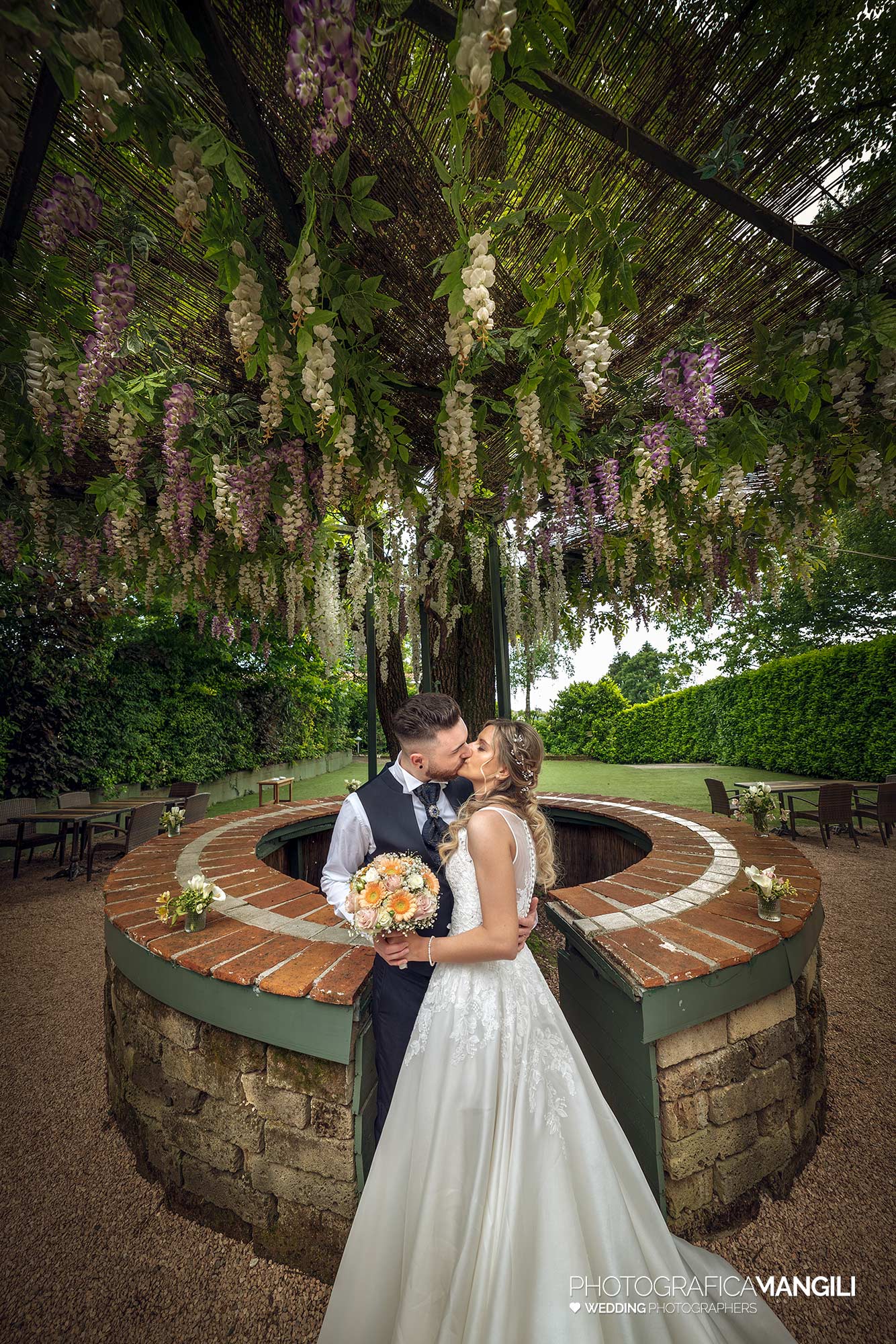 044 fotografo matrimonio wedding ritratto romantico sposi grande albero il portico monticello brianza lecco 044 fotografo matrimonio wedding ritratto romantico sposi grande albero il portico monticello brianza lecco