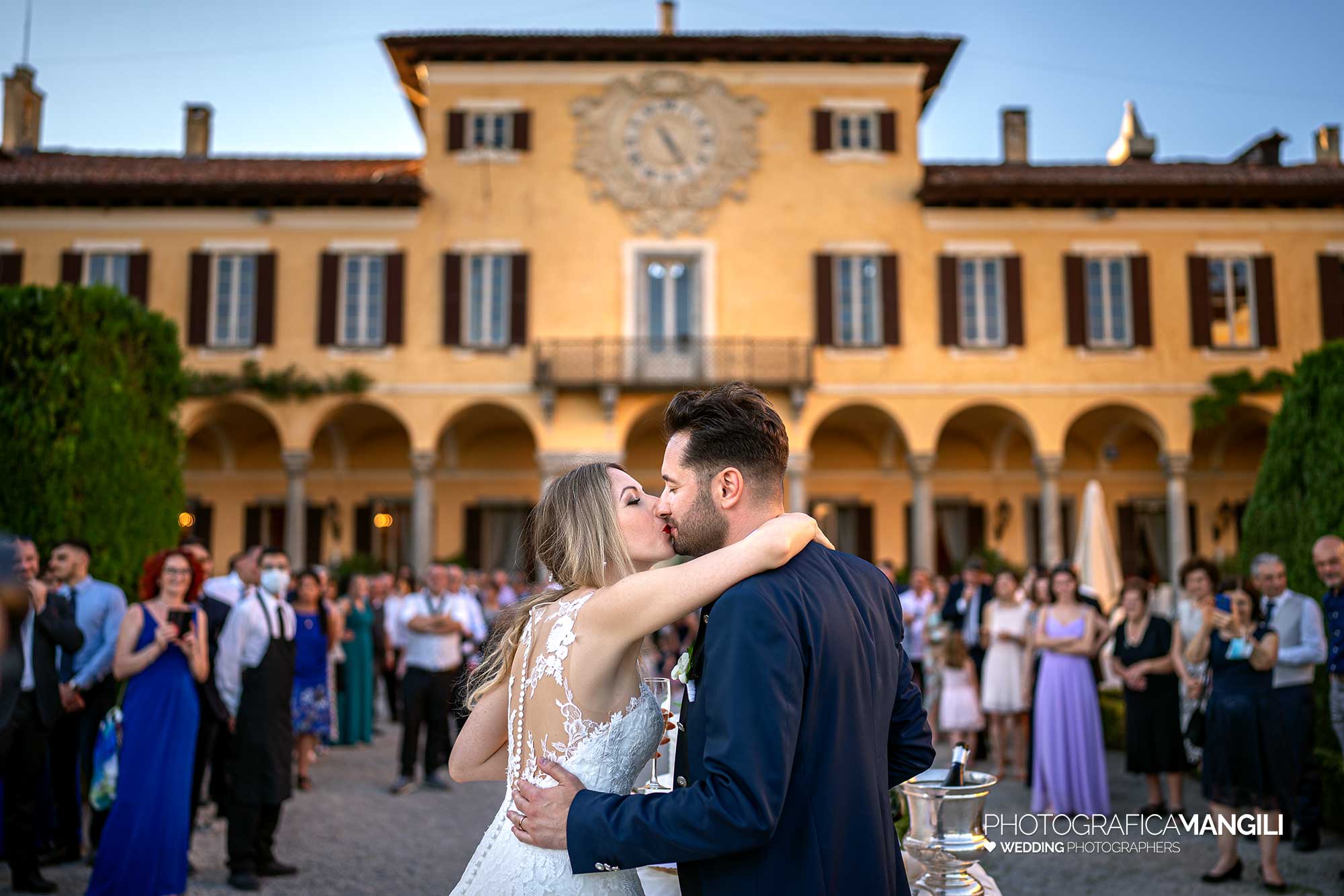 047 fotografo matrimonio reportage wedding ritratto sposi bacio taglio torta villa orsini colonna imbersago lecco 047 fotografo matrimonio reportage wedding ritratto sposi bacio taglio torta villa orsini colonna imbersago lecco