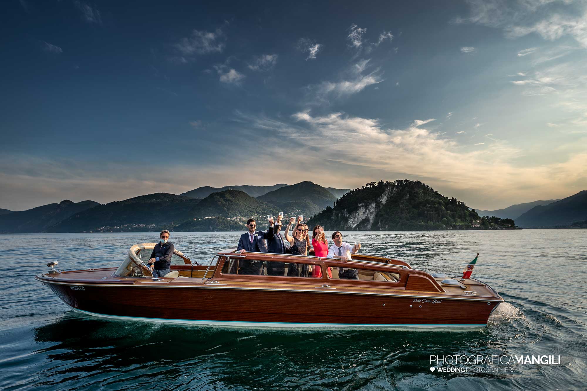 049 fotografo matrimonio reportage wedding amici sposi barca varenna lecco como lake 049 fotografo matrimonio reportage wedding amici sposi barca varenna lecco como lake