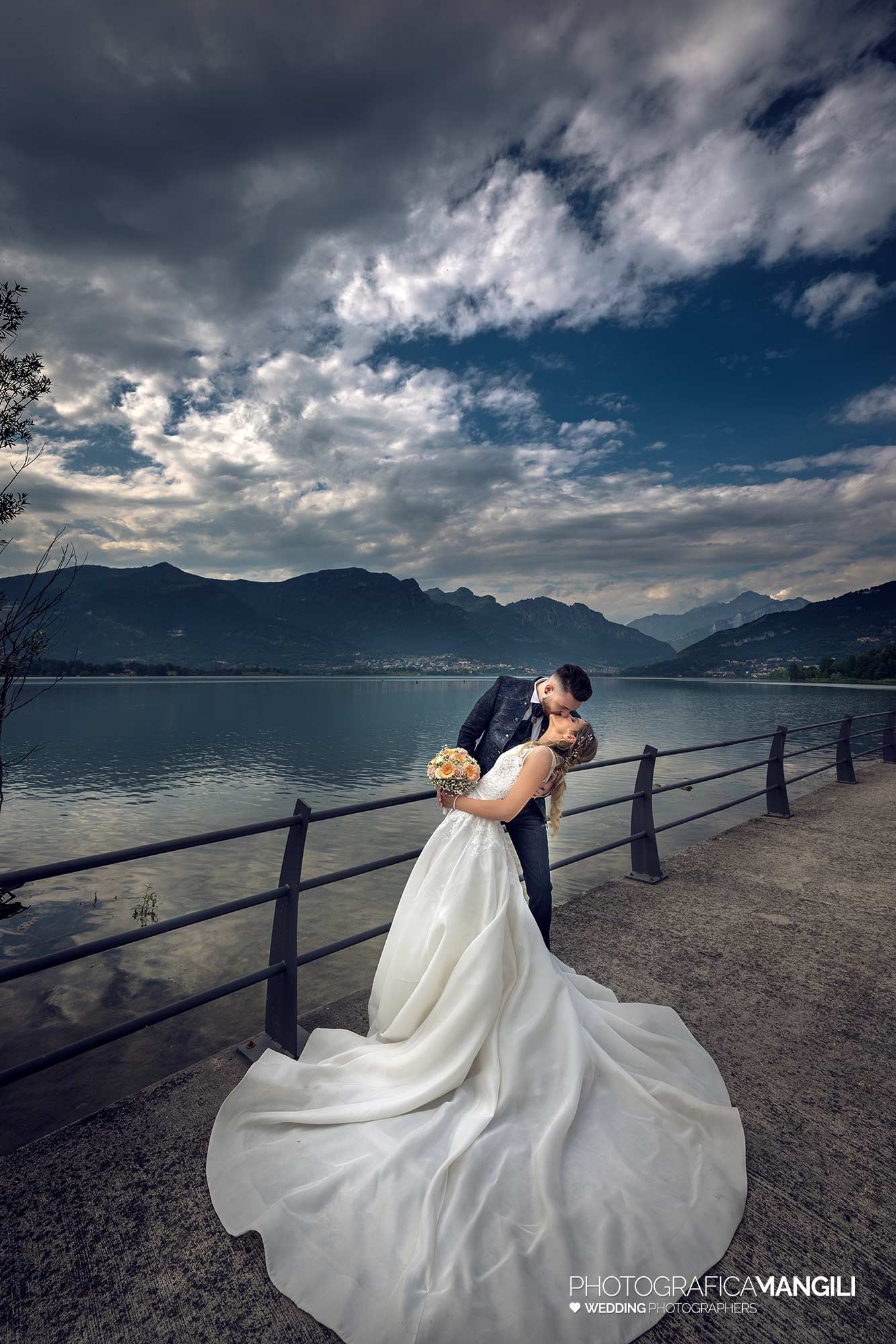 050 fotografo matrimonio vestito sposa wedding lago ritratto sposi oggiono lecco 050 fotografo matrimonio vestito sposa wedding lago ritratto sposi oggiono lecco
