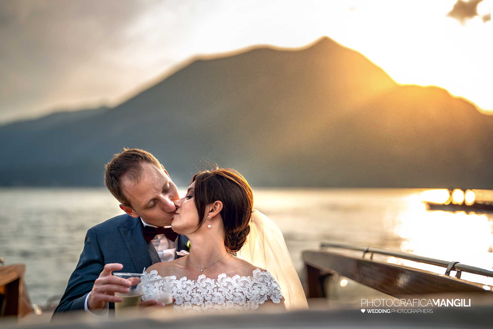 051 fotografo matrimonio reportage wedding bacio sposi sunset romantico varenna lecco como lake 051 fotografo matrimonio reportage wedding bacio sposi sunset romantico varenna lecco como lake