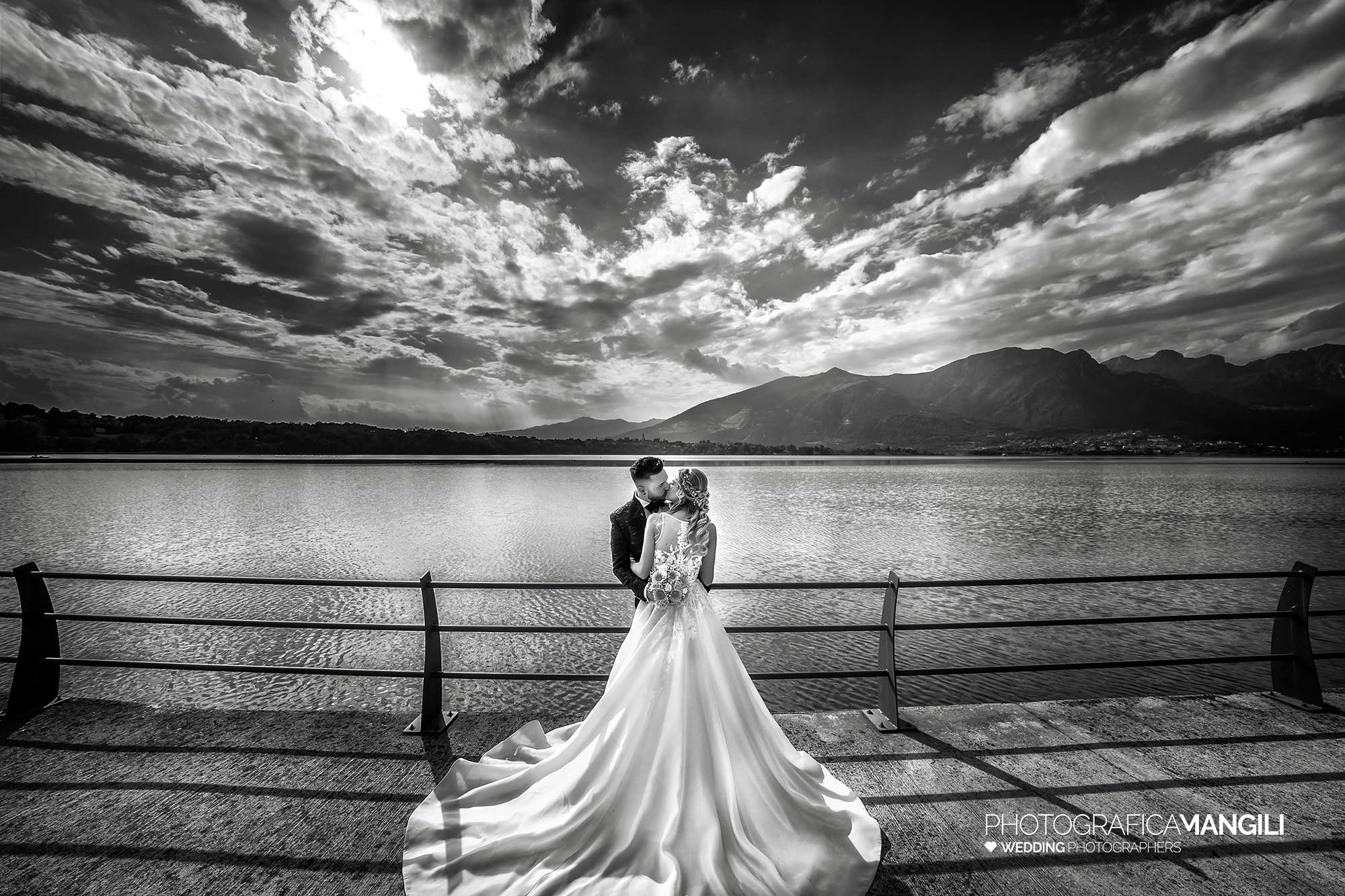 053 fotografo matrimonio bianco e nero wedding lago ritratto sposi oggiono lecco 053 fotografo matrimonio bianco e nero wedding lago ritratto sposi oggiono lecco