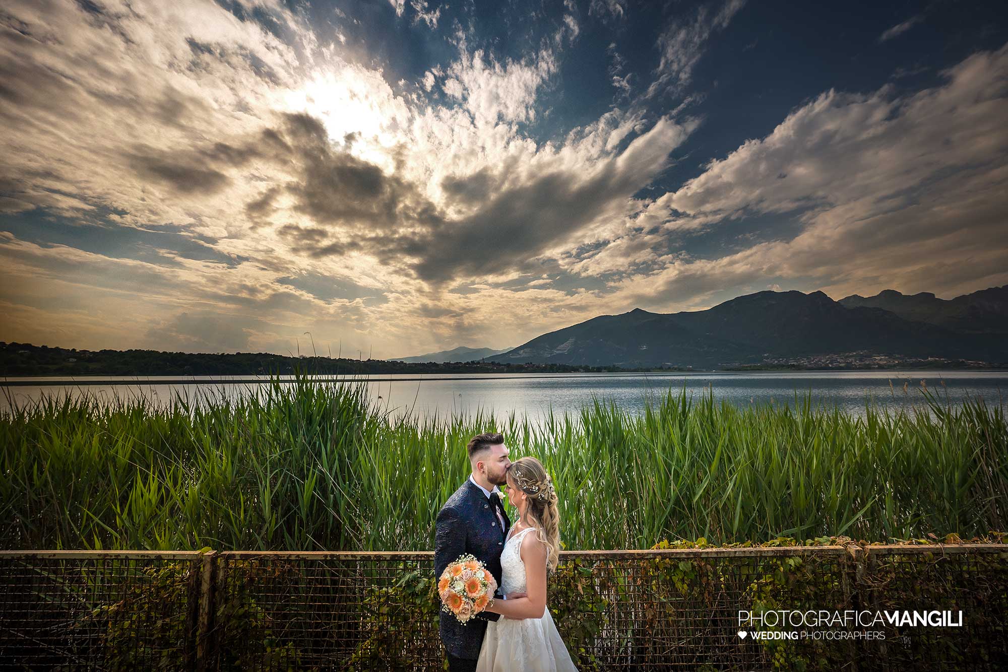 054 fotografo matrimonio reportage wedding tramonto lago ritratto romantico sposi oggiono lecco 054 fotografo matrimonio reportage wedding tramonto lago ritratto romantico sposi oggiono lecco