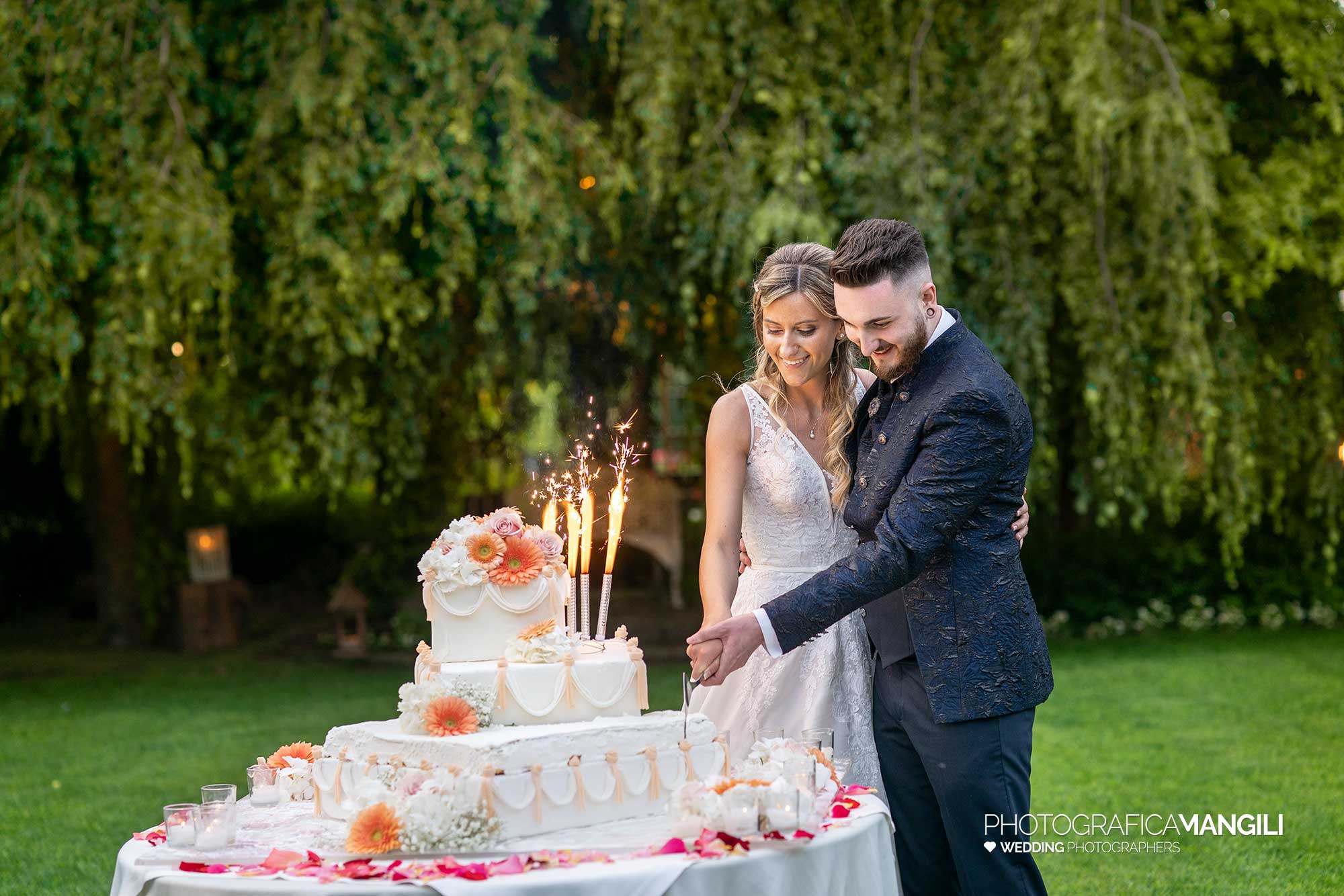 059 fotografo matrimonio reportage wedding taglio torta sposi brianza lecco 1 059 fotografo matrimonio reportage wedding taglio torta sposi brianza lecco 1