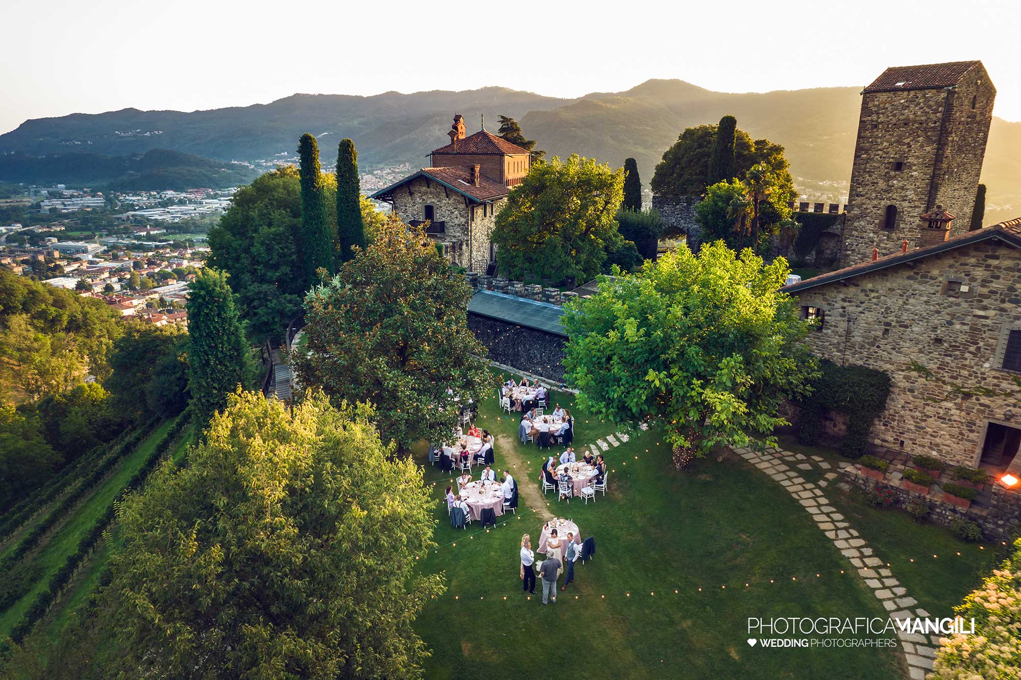 069 fotografo matrimonio reportage wedding sposi drone castello di rossino lecco como lake 069 fotografo matrimonio reportage wedding sposi drone castello di rossino lecco como lake
