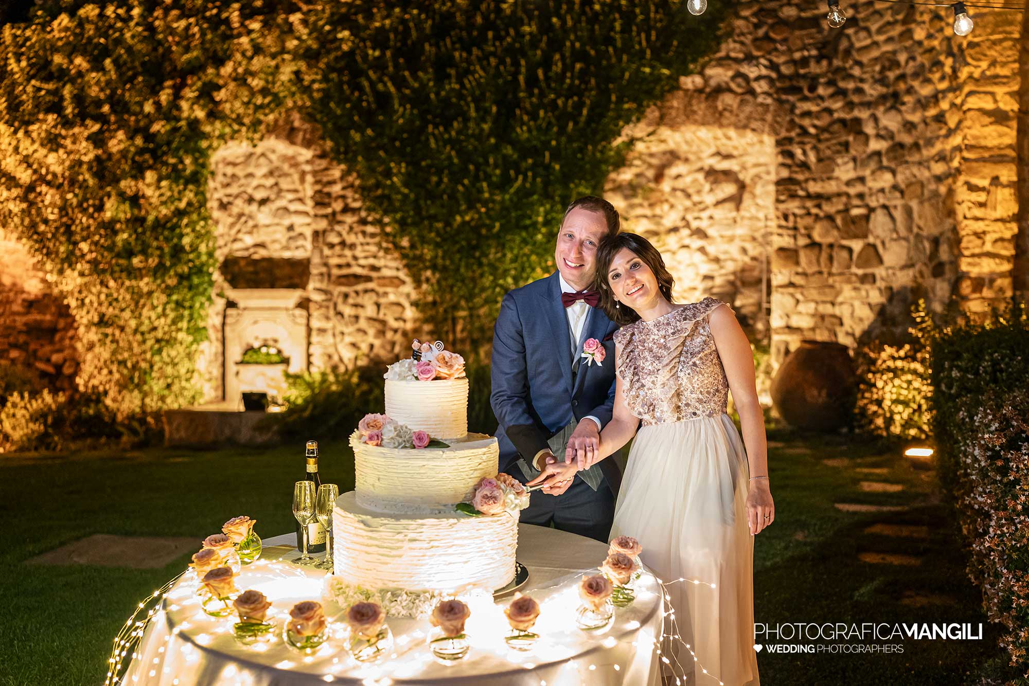 073 fotografo matrimonio reportage wedding taglio torta sposi castello di rossino lecco como lake 073 fotografo matrimonio reportage wedding taglio torta sposi castello di rossino lecco como lake