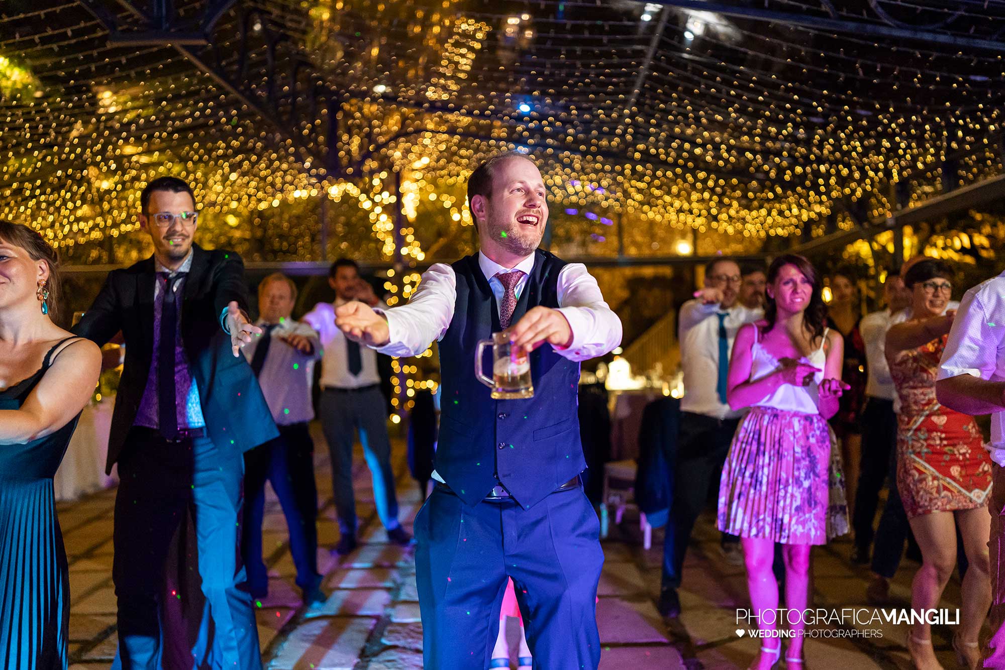 076 fotografo matrimonio reportage wedding amici sposi balli festa castello di rossino lecco como lake 076 fotografo matrimonio reportage wedding amici sposi balli festa castello di rossino lecco como lake