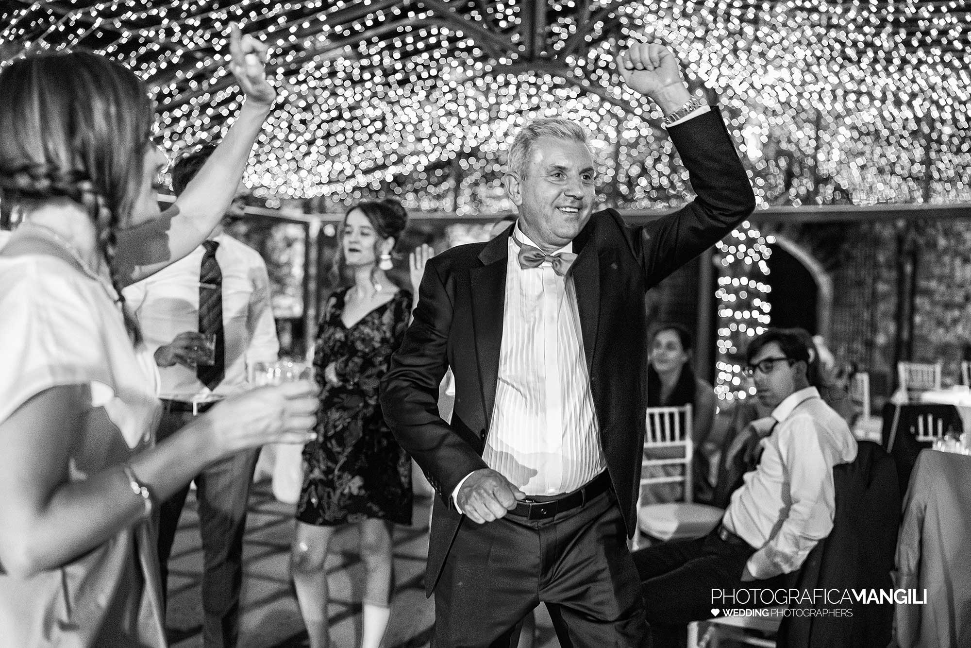 077 fotografo matrimonio reportage wedding amici sposi balli festa castello di rossino lecco como lake 077 fotografo matrimonio reportage wedding amici sposi balli festa castello di rossino lecco como lake