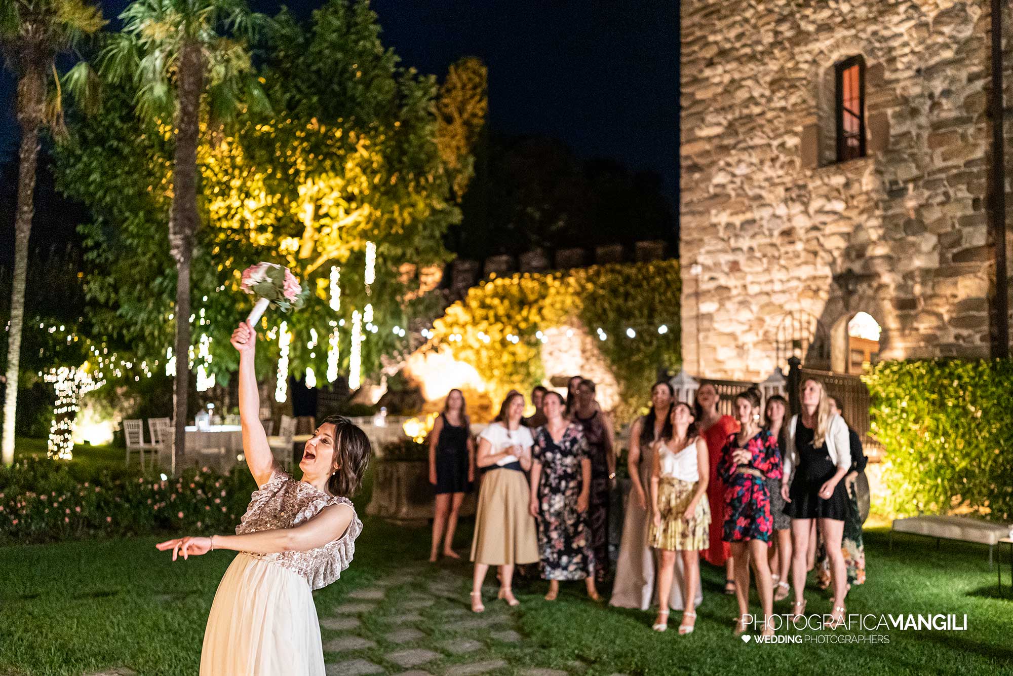 078 fotografo matrimonio reportage wedding sposi lancio bouquet castello di rossino lecco como lake 078 fotografo matrimonio reportage wedding sposi lancio bouquet castello di rossino lecco como lake