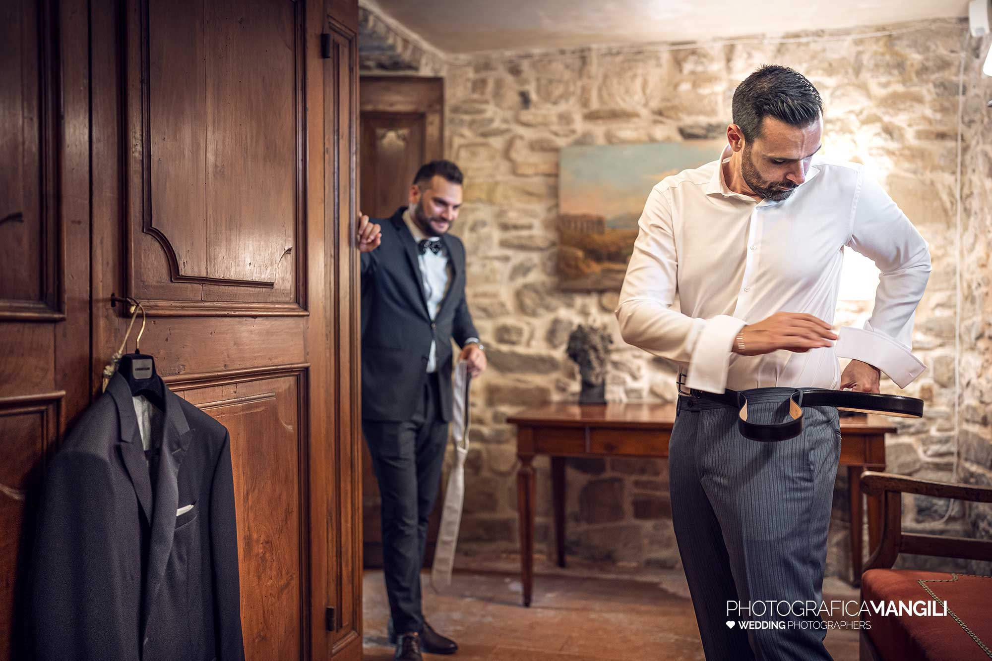 001 fotografo matrimonio reportage wedding vestizione sposo preparativi castello rossino calolziocorte lago como lecco 001 fotografo matrimonio reportage wedding vestizione sposo preparativi castello rossino calolziocorte lago como lecco