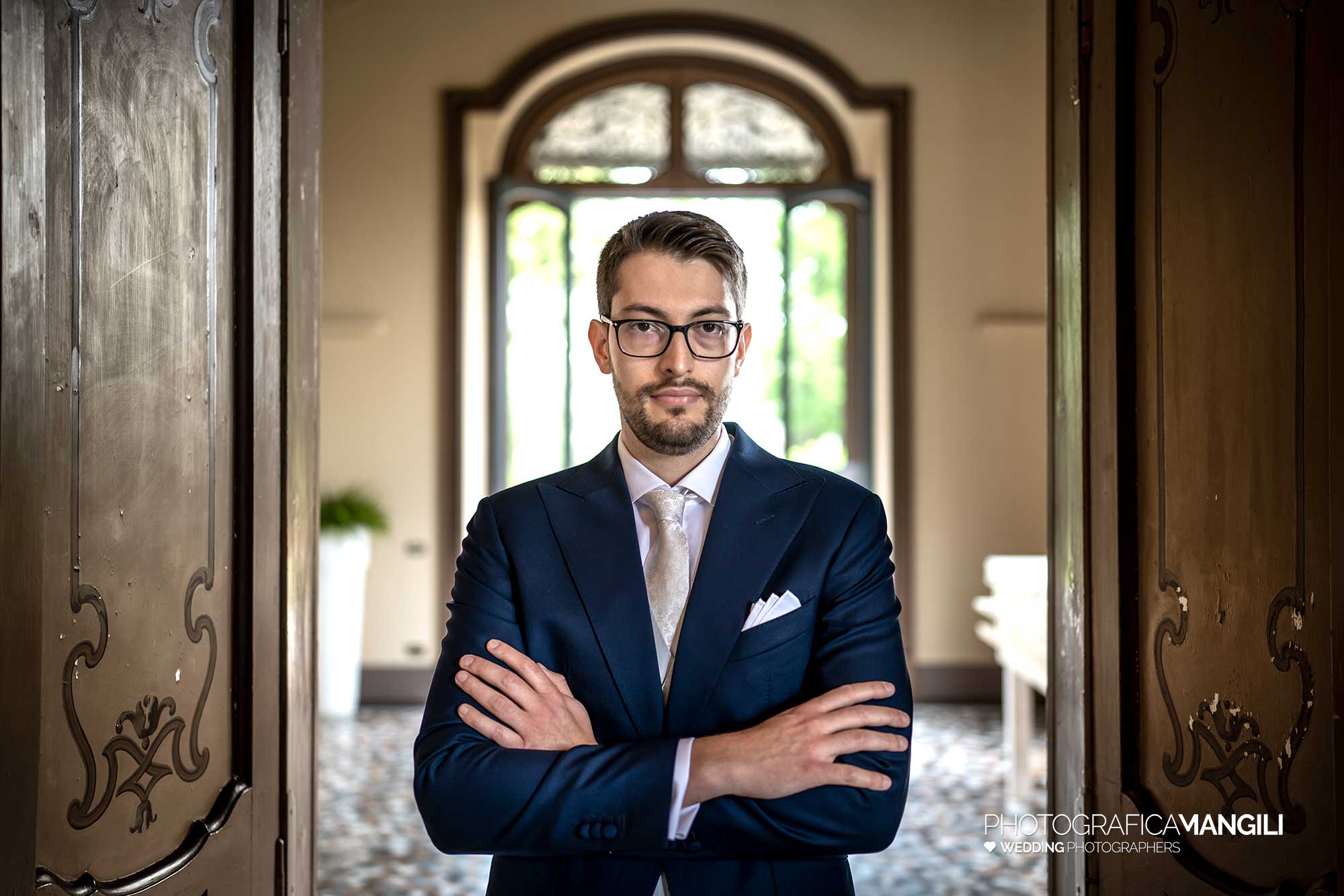 002 fotografo matrimonio reportage wedding preparazione vestizione abito sposo villa esengrini montalbano varese 002 fotografo matrimonio reportage wedding preparazione vestizione abito sposo villa esengrini montalbano varese