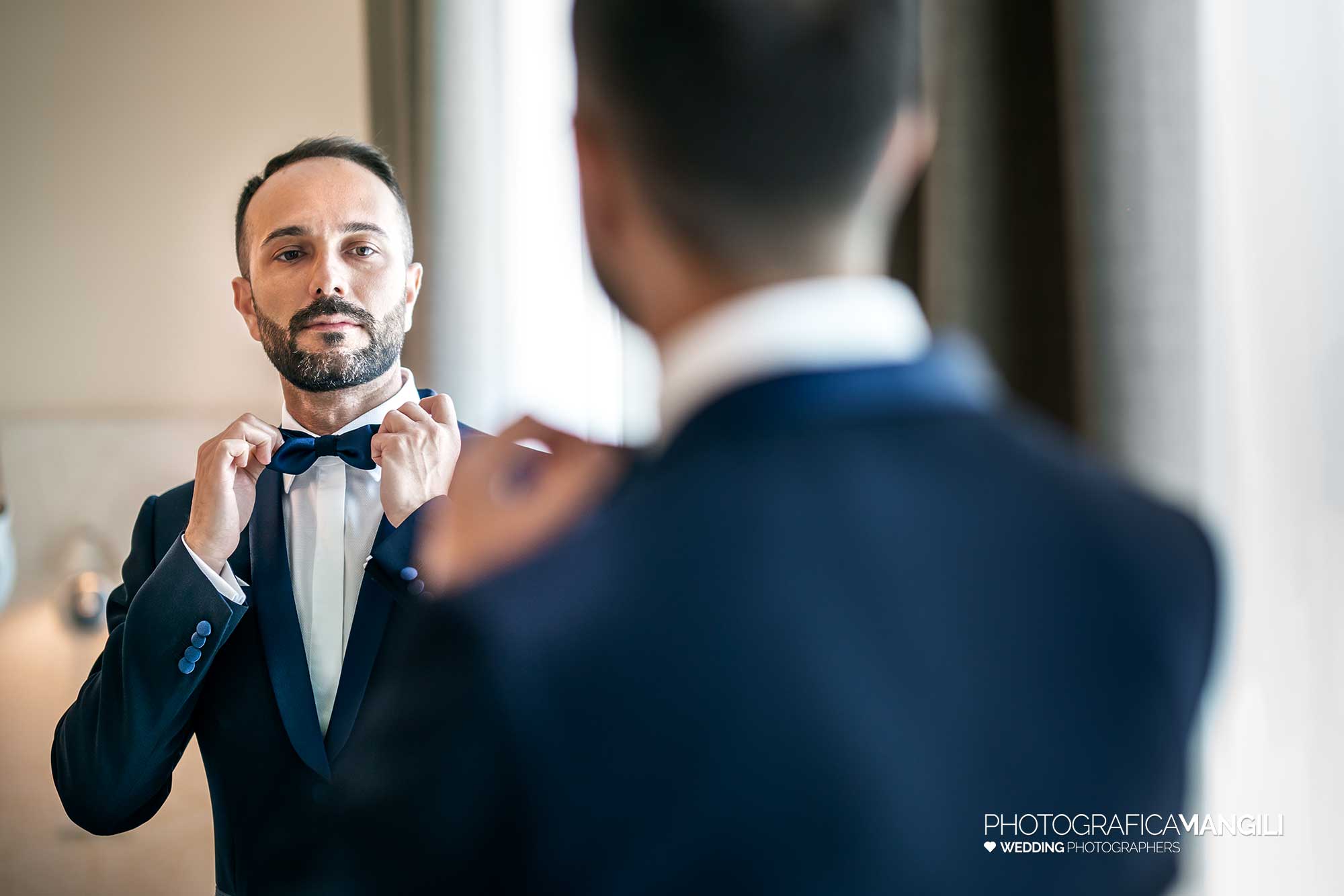 003 fotografo matrimonio reportage wedding preparazione sposo airport hotel bagnatica bergamo 003 fotografo matrimonio reportage wedding preparazione sposo airport hotel bagnatica bergamo