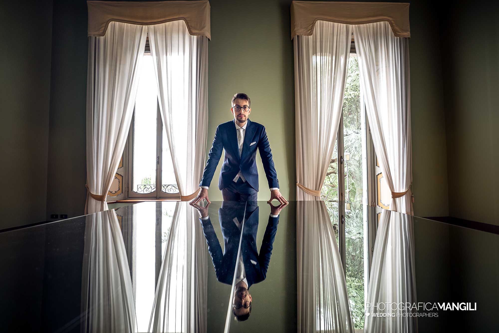 003 fotografo matrimonio reportage wedding preparazione vestizione abito sposo villa esengrini montalbano varese 003 fotografo matrimonio reportage wedding preparazione vestizione abito sposo villa esengrini montalbano varese