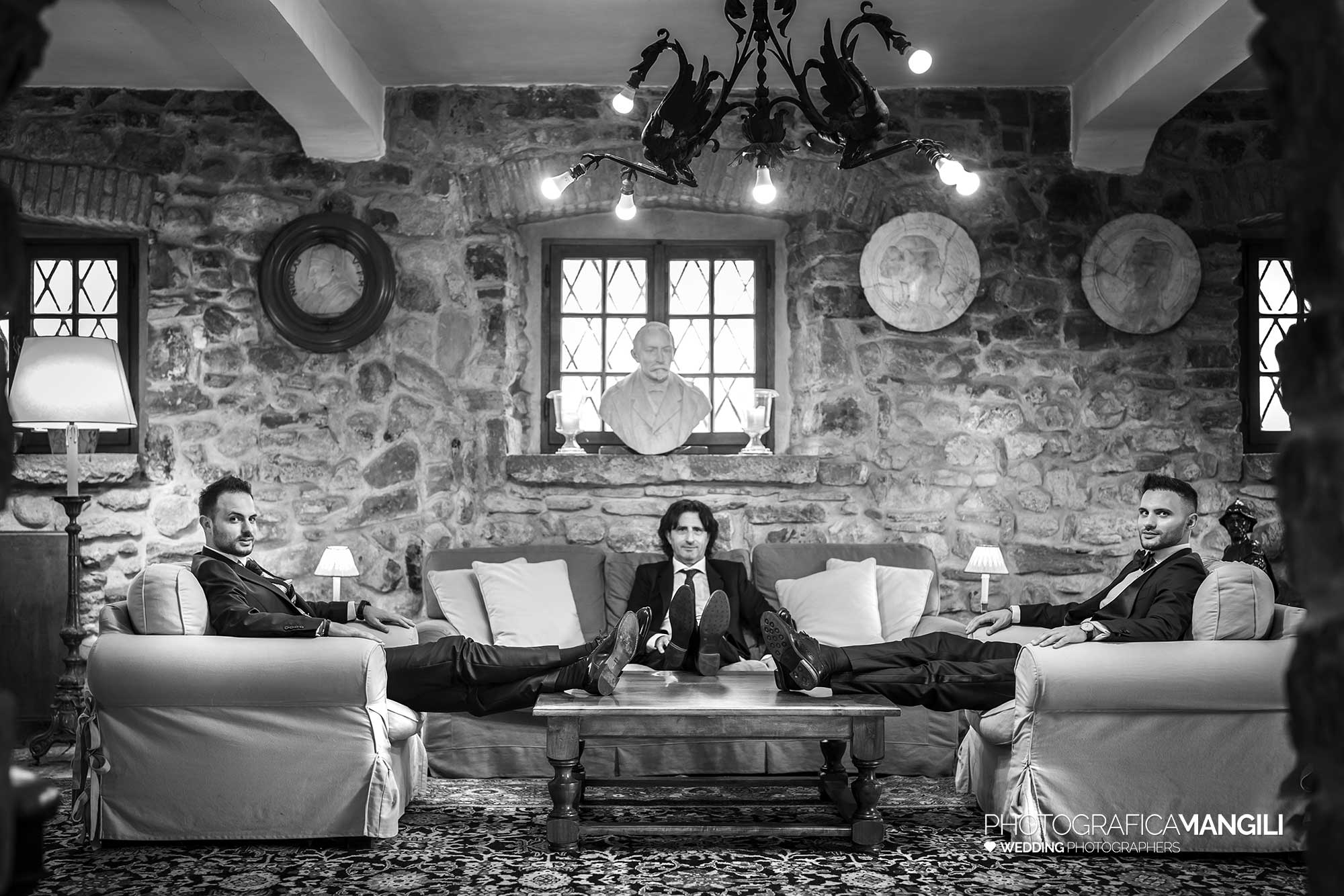 003 fotografo matrimonio reportage wedding sposo preparazione testimoni castello rossino calolziocorte lago como lecco 003 fotografo matrimonio reportage wedding sposo preparazione testimoni castello rossino calolziocorte lago como lecco