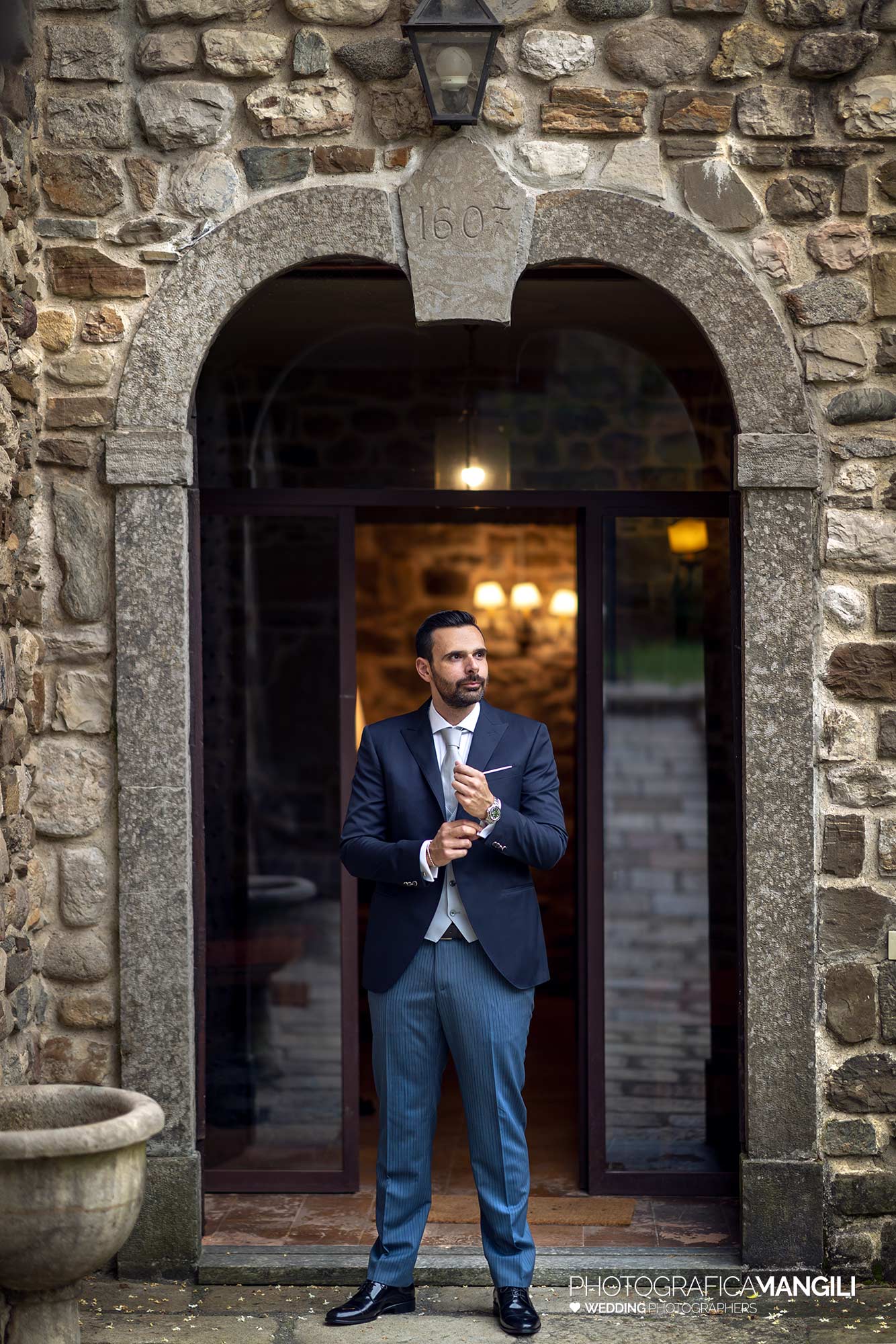 005 fotografo matrimonio reportage wedding vestizione sposo preparativi castello rossino calolziocorte lago como lecco 005 fotografo matrimonio reportage wedding vestizione sposo preparativi castello rossino calolziocorte lago como lecco