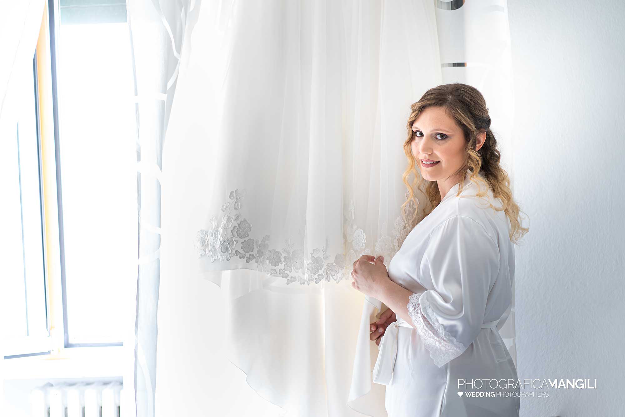 005 reportage foto matrimonio wedding ritratto sposa abito vestizione preparativi milano 005 reportage foto matrimonio wedding ritratto sposa abito vestizione preparativi milano