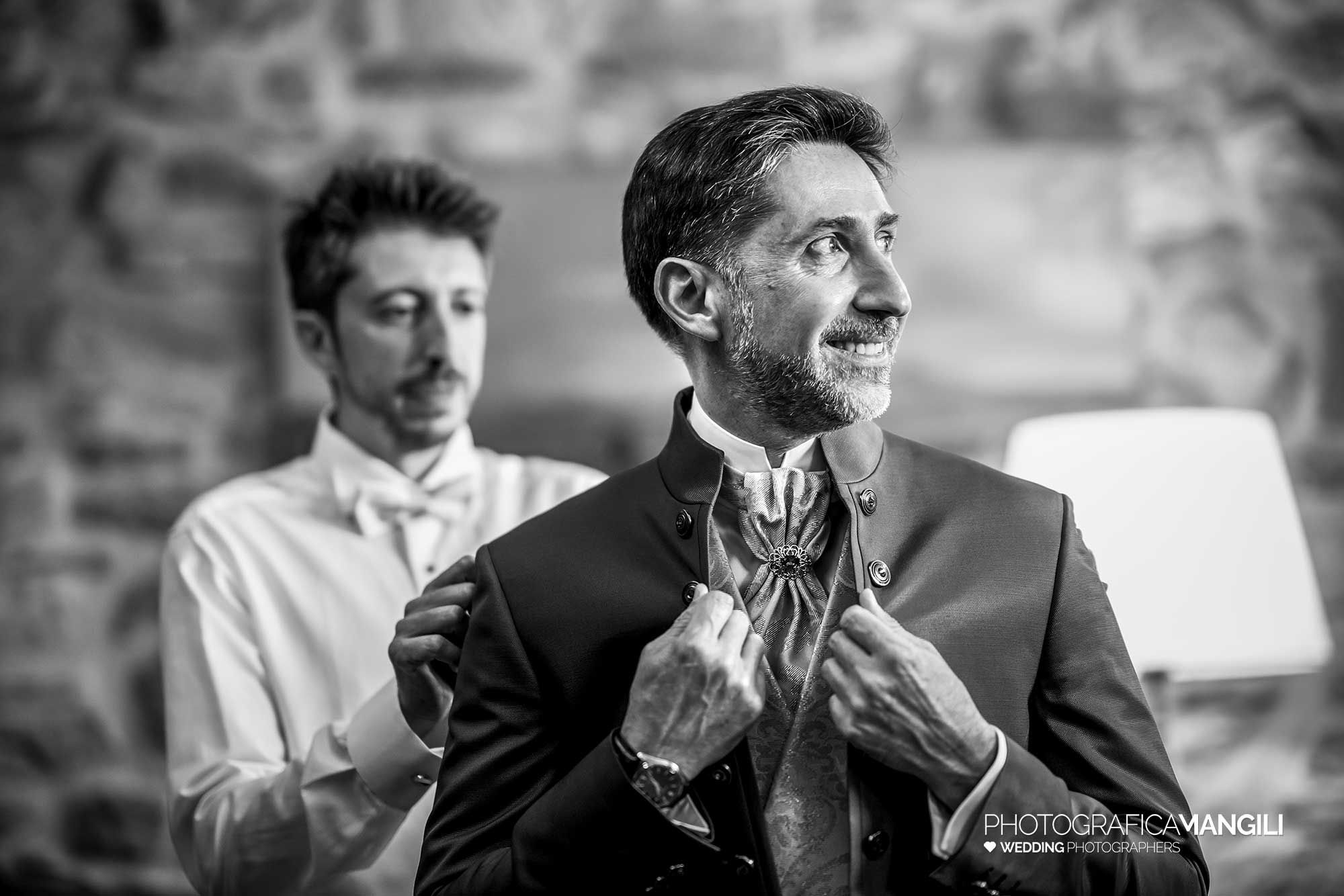 006 fotografo matrimonio reportage wedding sposo vestizione preparativi castello rossino calolziocorte lago como lecco 006 fotografo matrimonio reportage wedding sposo vestizione preparativi castello rossino calolziocorte lago como lecco