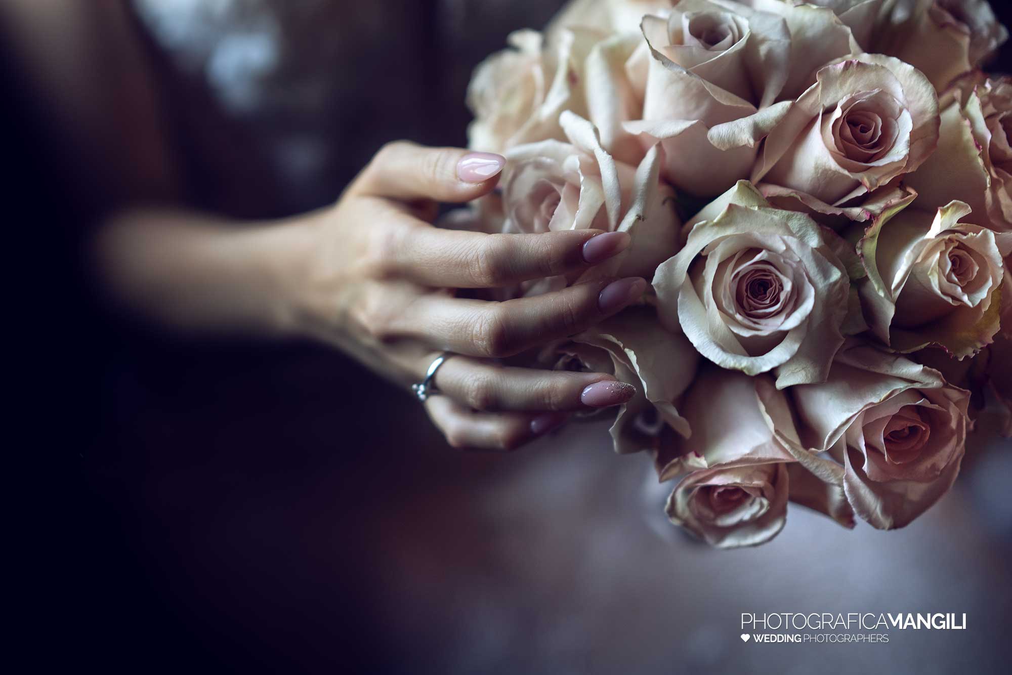 006 reportage foto matrimonio wedding preparazione sposa vestizione bouquet castello marne filago bergamo 006 reportage foto matrimonio wedding preparazione sposa vestizione bouquet castello marne filago bergamo