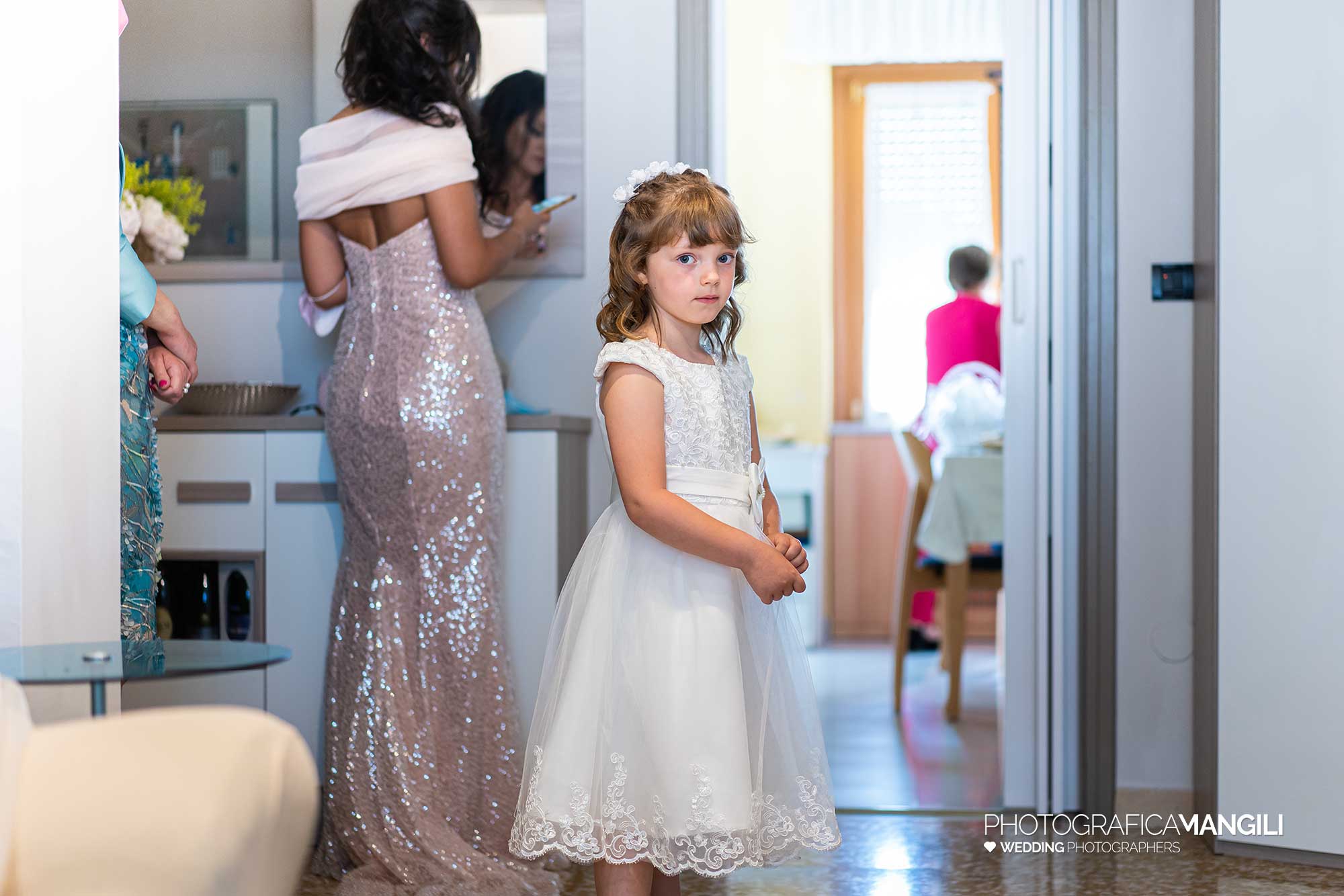 006 reportage foto matrimonio wedding ritratto sposa damigella vestizione preparativi milano 006 reportage foto matrimonio wedding ritratto sposa damigella vestizione preparativi milano