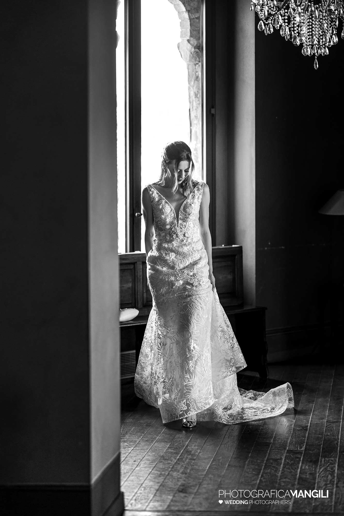 007 reportage foto matrimonio wedding preparazione sposa abito vestizione bianco nero castello marne filago bergamo 007 reportage foto matrimonio wedding preparazione sposa abito vestizione bianco nero castello marne filago bergamo