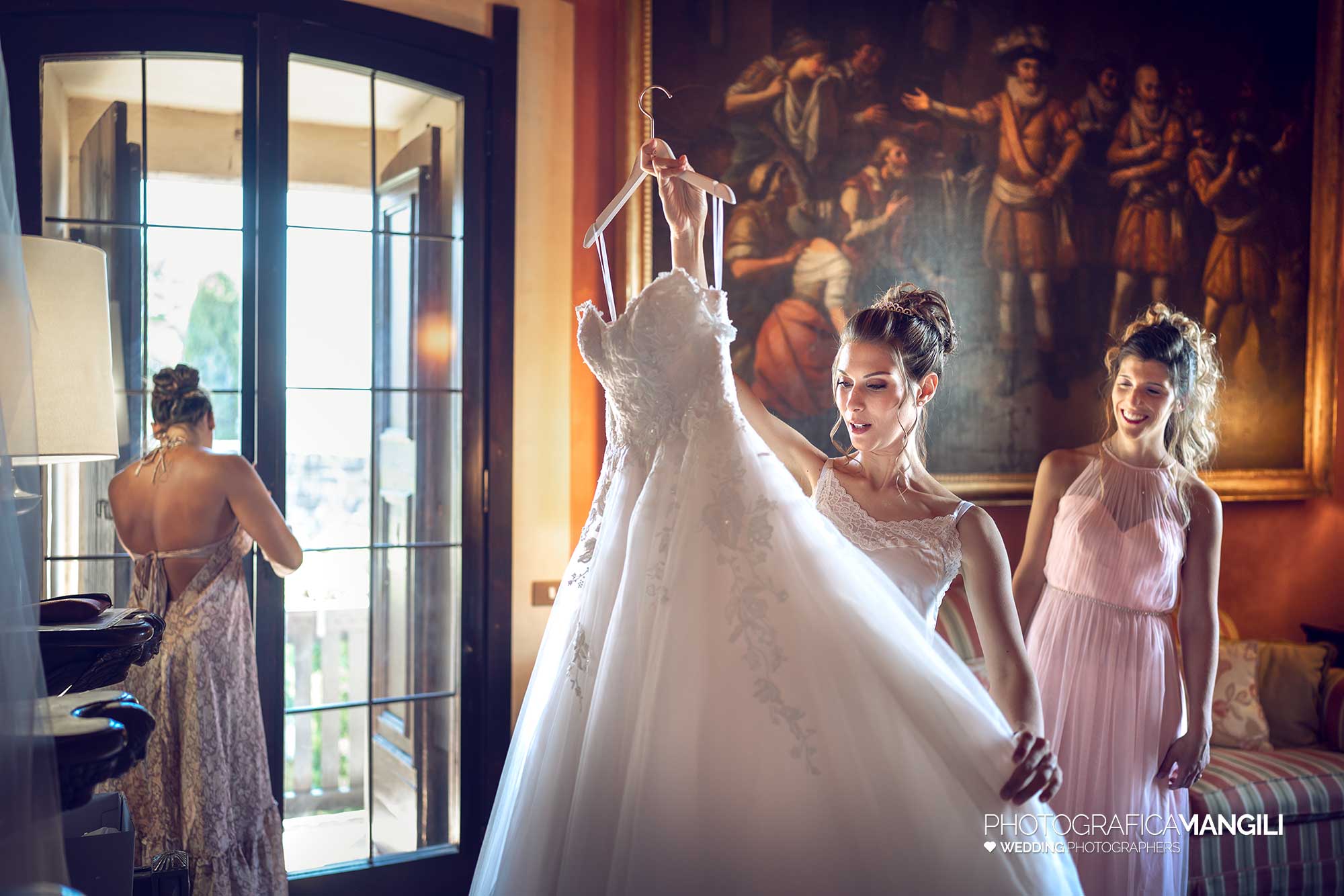 008 fotografo matrimonio reportage wedding sposa abito vestizione preparativi castello rossino calolziocorte lago como lecco 008 fotografo matrimonio reportage wedding sposa abito vestizione preparativi castello rossino calolziocorte lago como lecco