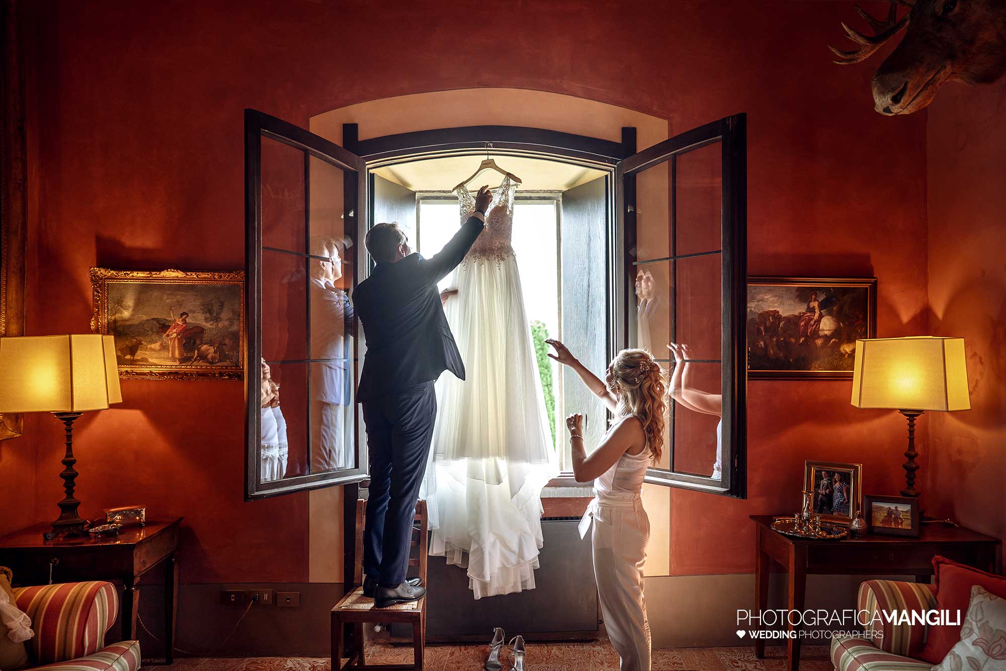 008 fotografo matrimonio reportage wedding vestizione sposa abito castello rossino calolziocorte lago como lecco 008 fotografo matrimonio reportage wedding vestizione sposa abito castello rossino calolziocorte lago como lecco