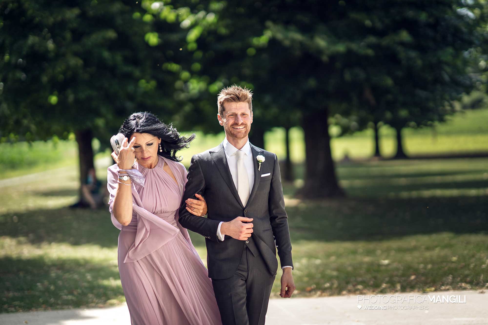 010 fotografo matrimonio reportage wedding ingresso sposo mamma santuario madonna prada mapello bergamo 010 fotografo matrimonio reportage wedding ingresso sposo mamma santuario madonna prada mapello bergamo