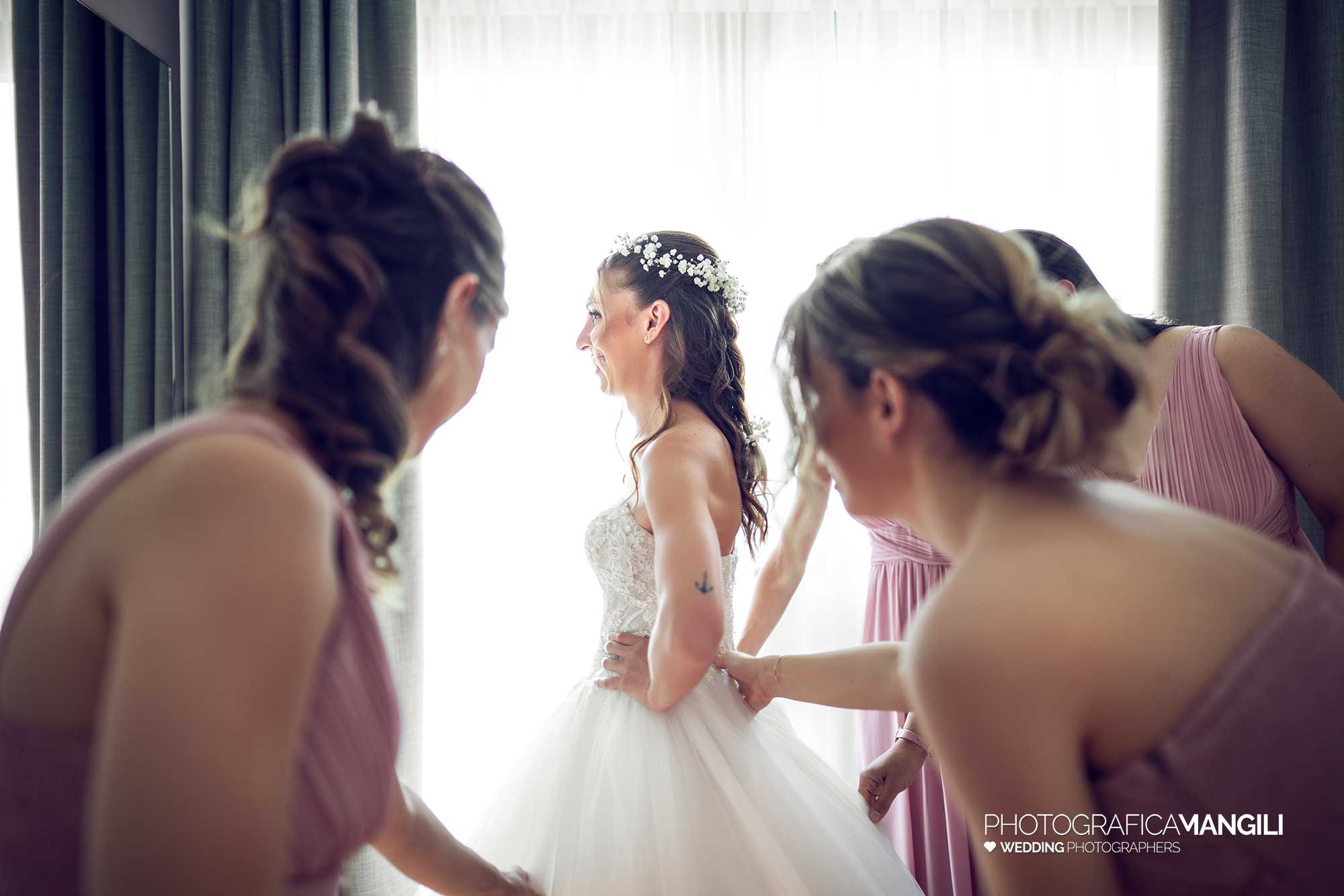 012 fotografo matrimonio reportage wedding preparazione vestizione sposa damigelle airport hotel bagnatica bergamo 012 fotografo matrimonio reportage wedding preparazione vestizione sposa damigelle airport hotel bagnatica bergamo