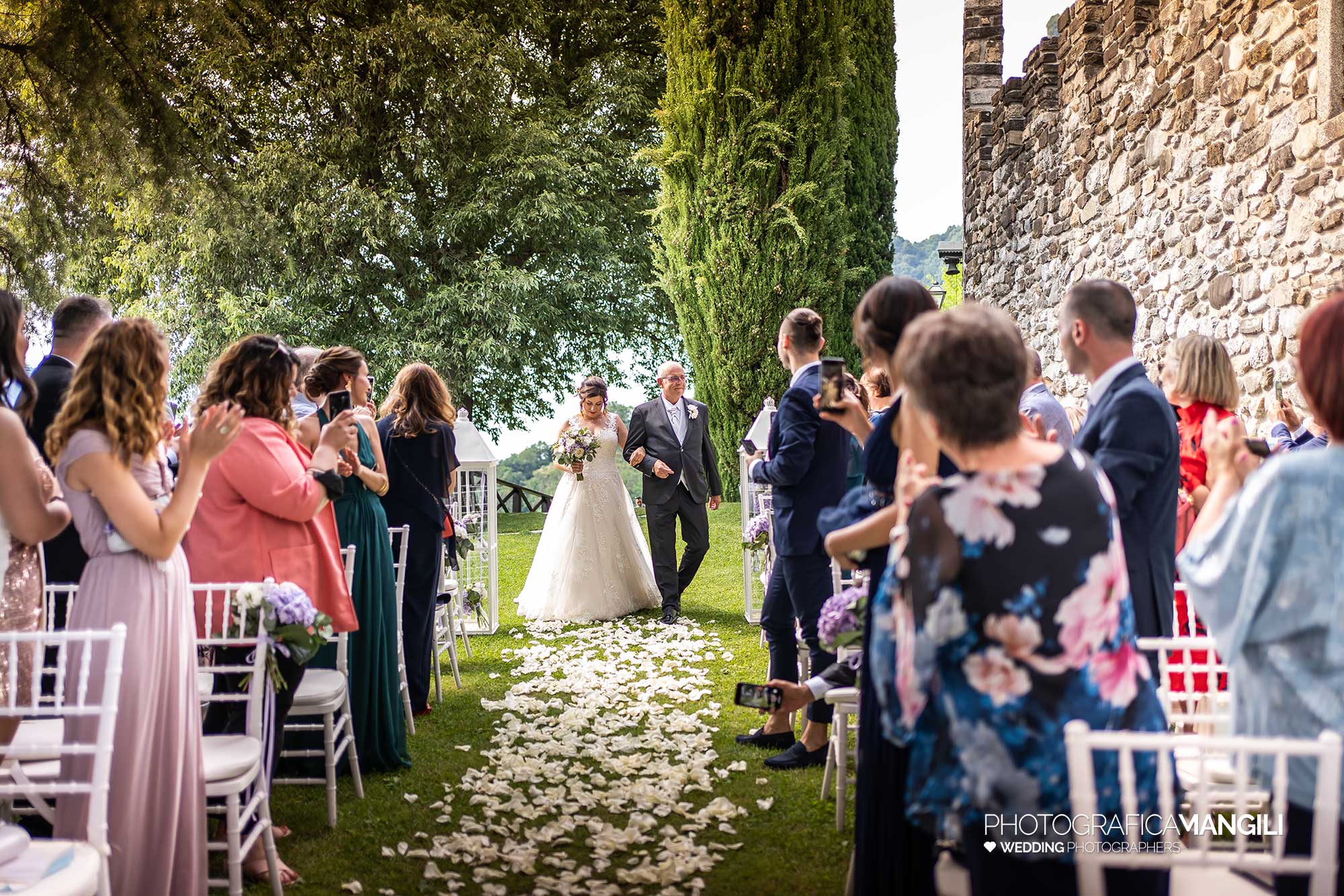 012 fotografo matrimonio reportage wedding ritratto sposi ingresso cerimonia rito civile castello rossino calolziocorte lecco lago como 012 fotografo matrimonio reportage wedding ritratto sposi ingresso cerimonia rito civile castello rossino calolziocorte lecco lago como