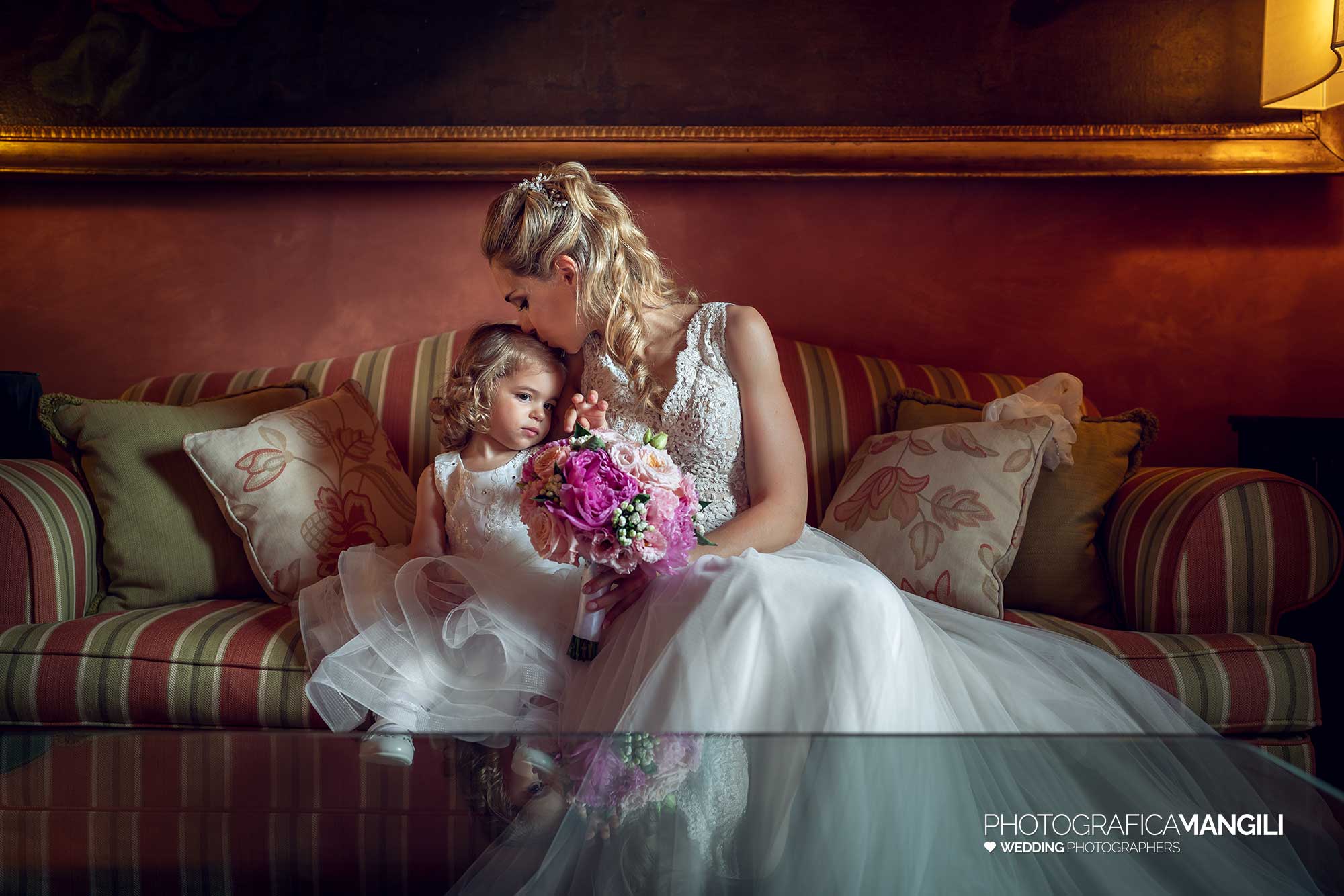 012 fotografo matrimonio reportage wedding sposa figlia bambina preparazione bacio castello rossino calolziocorte lago como lecco 012 fotografo matrimonio reportage wedding sposa figlia bambina preparazione bacio castello rossino calolziocorte lago como lecco