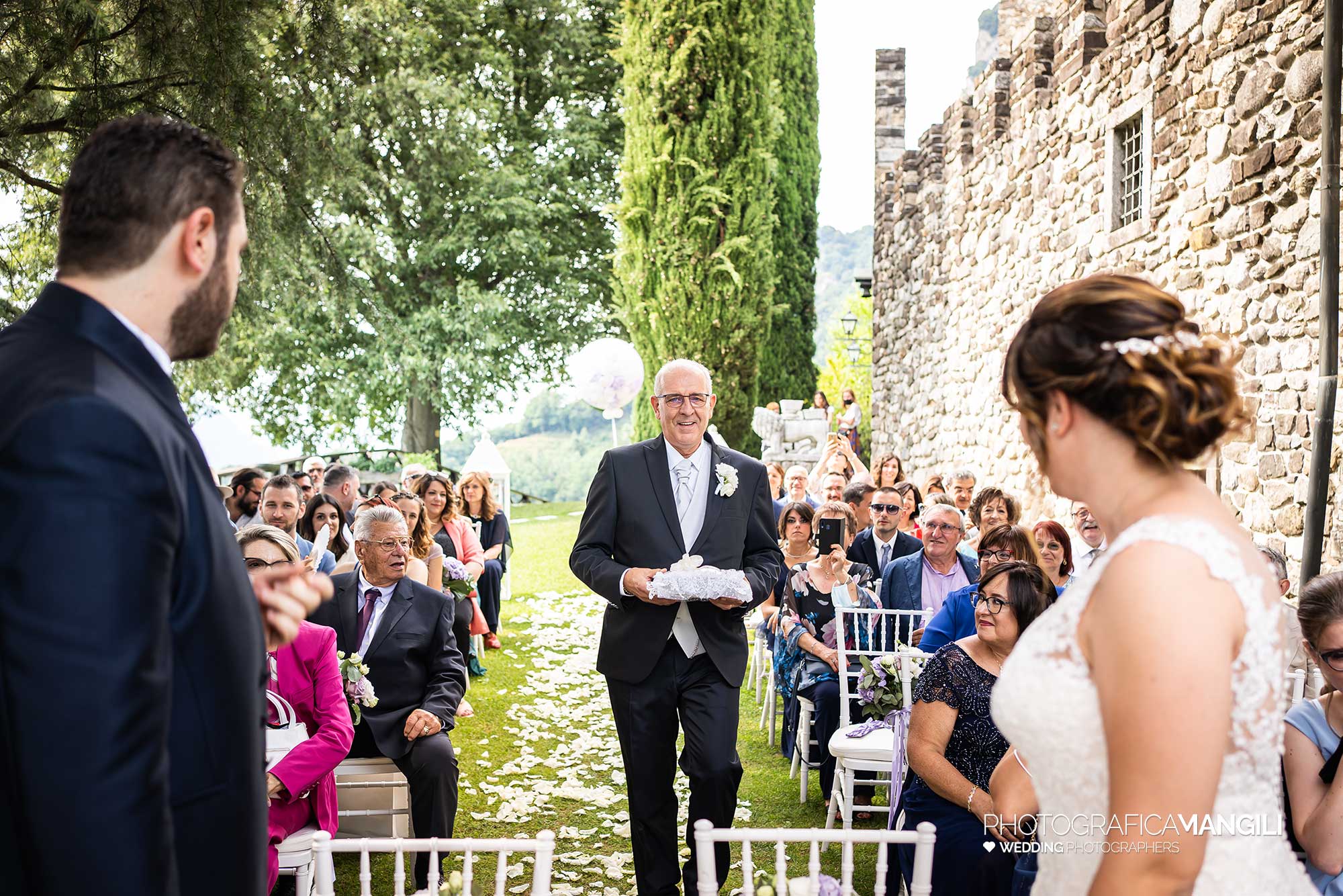 016 fotografo matrimonio reportage wedding ritratto sposi cerimonia rito civile scambio anelli castello rossino calolziocorte lecco lago como 016 fotografo matrimonio reportage wedding ritratto sposi cerimonia rito civile scambio anelli castello rossino calolziocorte lecco lago como