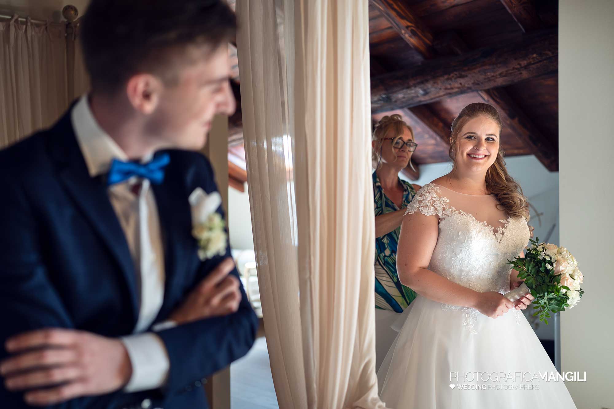 016 fotografo matrimonio reportage wedding sposa abito vestizione villa giulia valmadrera lago como lecco 016 fotografo matrimonio reportage wedding sposa abito vestizione villa giulia valmadrera lago como lecco