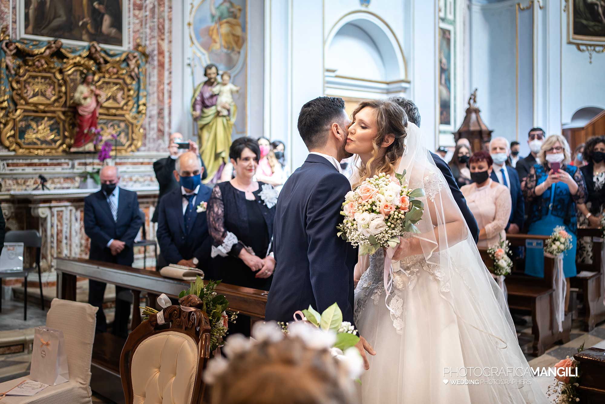 016 reportage foto matrimonio wedding ingresso sposa bacio chiesa cerimonia gandosso bergamo 016 reportage foto matrimonio wedding ingresso sposa bacio chiesa cerimonia gandosso bergamo