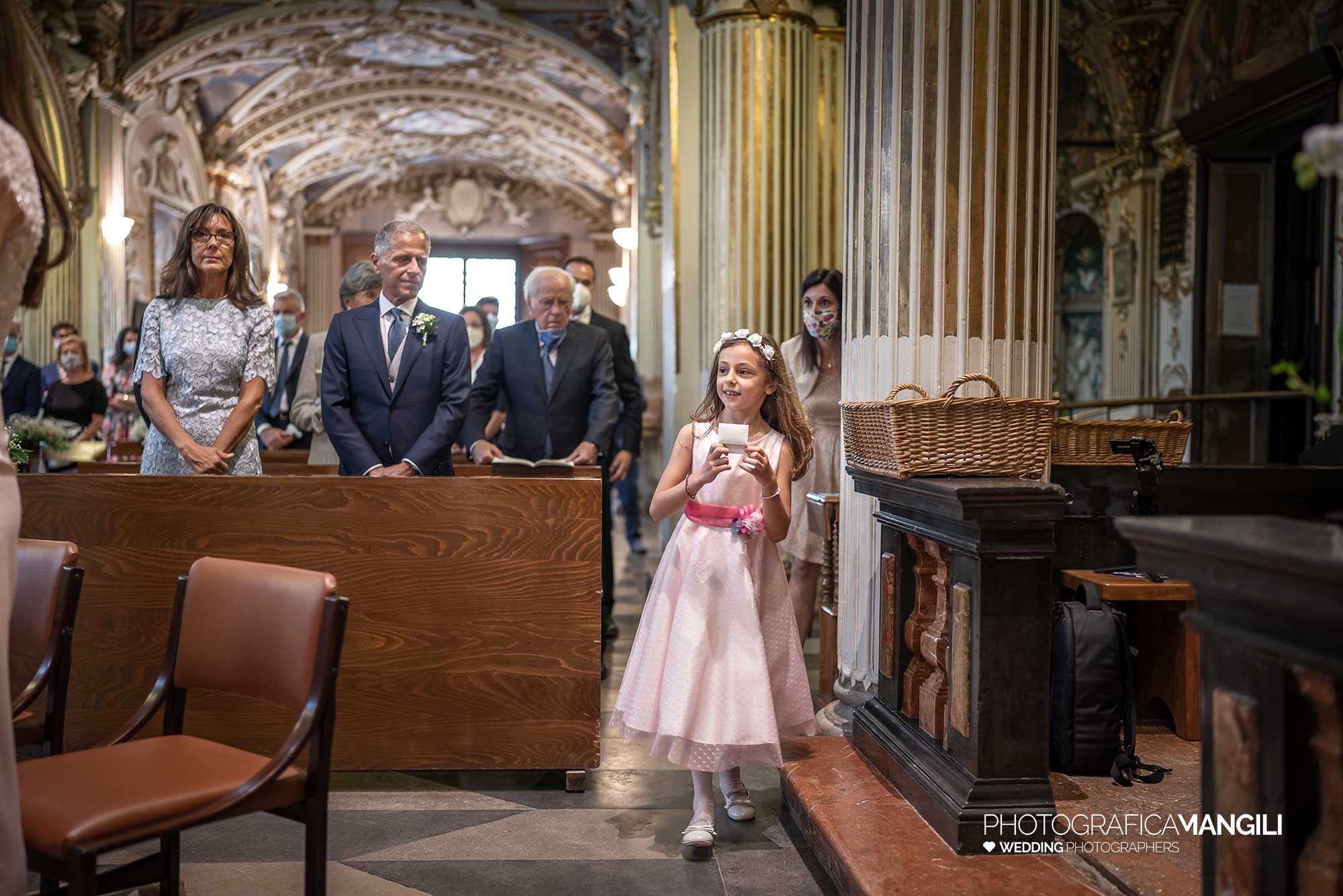 017 fotografo matrimonio reportage wedding cerimonia sposi damigella fedi anelli santuario varese 017 fotografo matrimonio reportage wedding cerimonia sposi damigella fedi anelli santuario varese