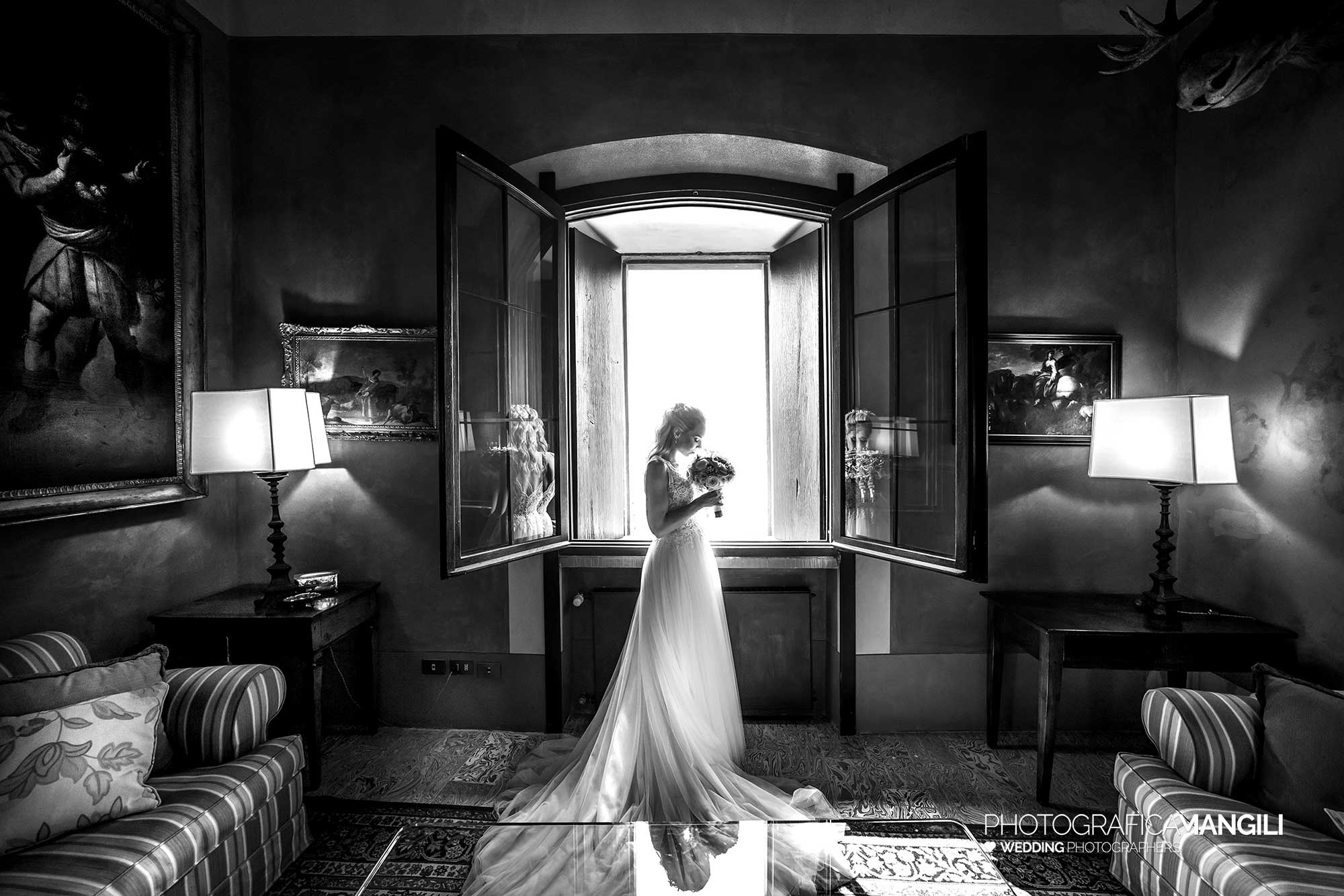 019 fotografo matrimonio reportage wedding sposa ritratto bianco nero castello rossino calolziocorte lago como lecco 019 fotografo matrimonio reportage wedding sposa ritratto bianco nero castello rossino calolziocorte lago como lecco