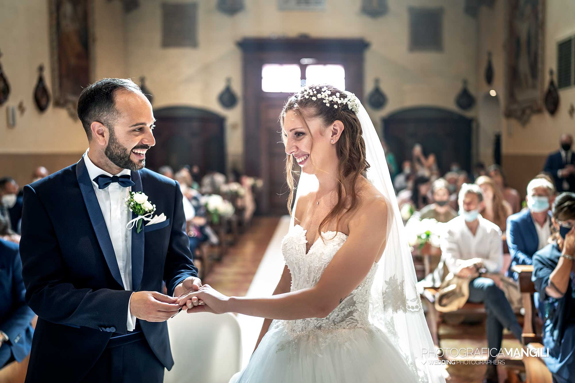 020 fotografo matrimonio reportage wedding sposi chiesa cerimonia scambio anelli cavernago bergam 020 fotografo matrimonio reportage wedding sposi chiesa cerimonia scambio anelli cavernago bergam
